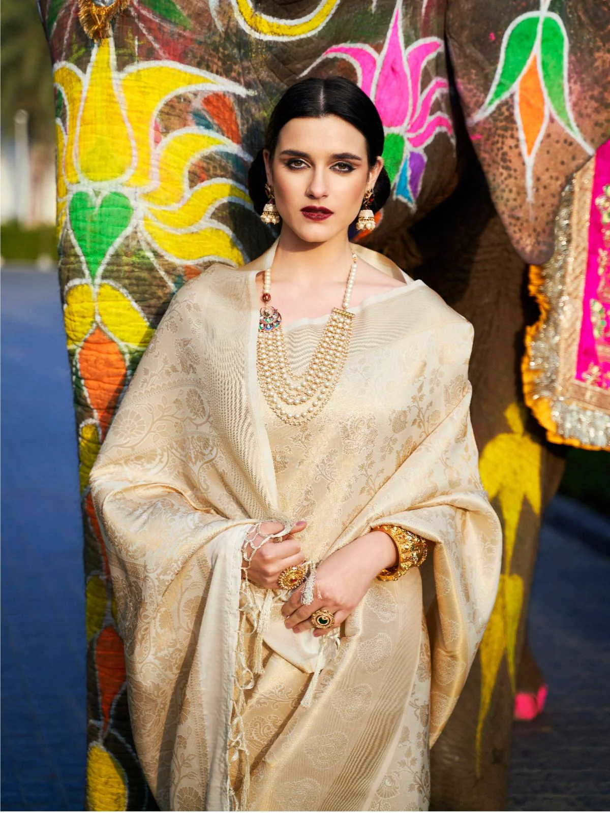 Odette Cream Woven Design Silk Blend Saree With Unstitched Blouse For Women - Image 3