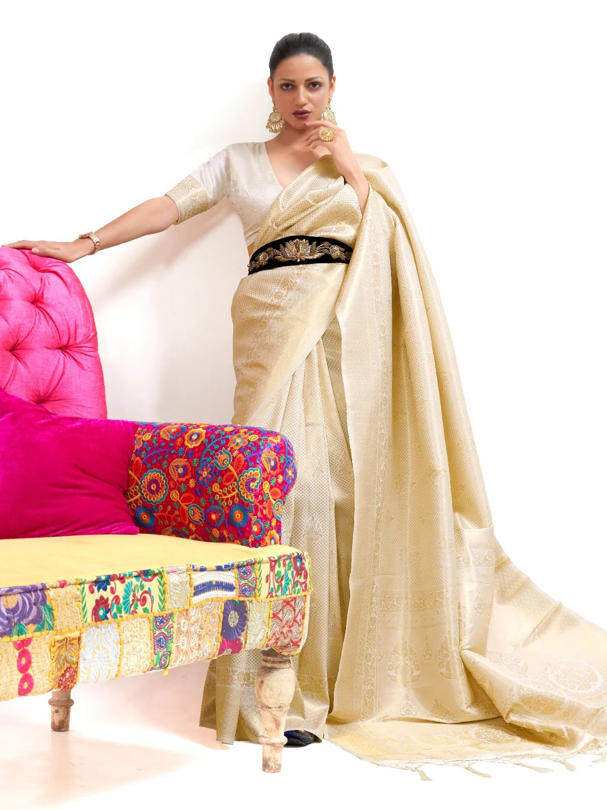 Odette Cream Woven Design Silk Blend Saree With Unstitched Blouse For Women - Image 2