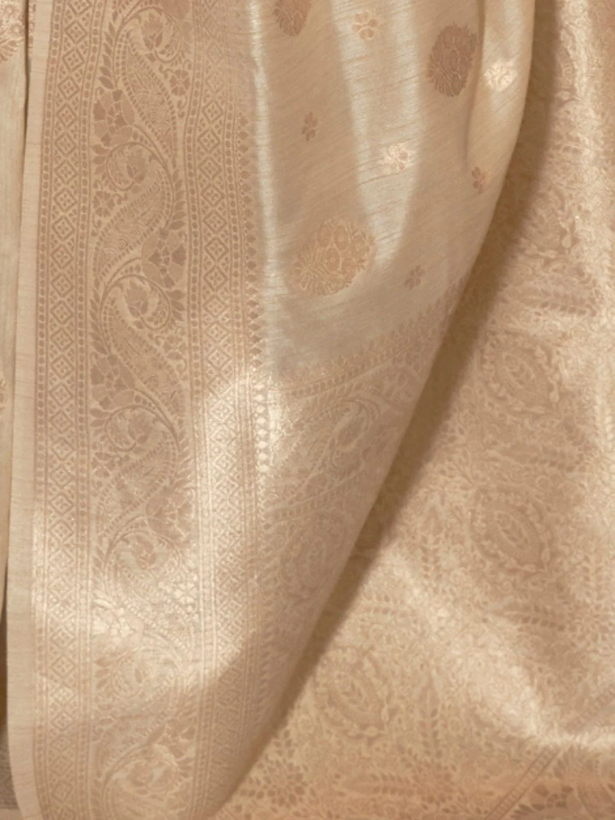 Odette Cream Woven Design Silk Blend Saree With Unstitched Blouse For Women - Image 3
