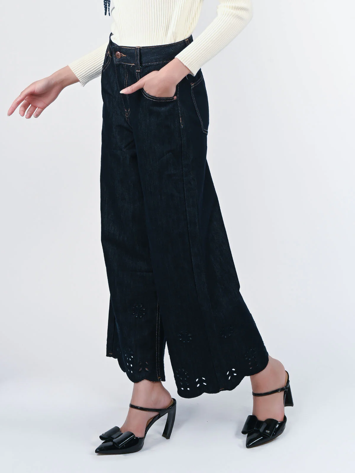 Odette Dark Blue Denim Solid Jeans For Women - Image 3