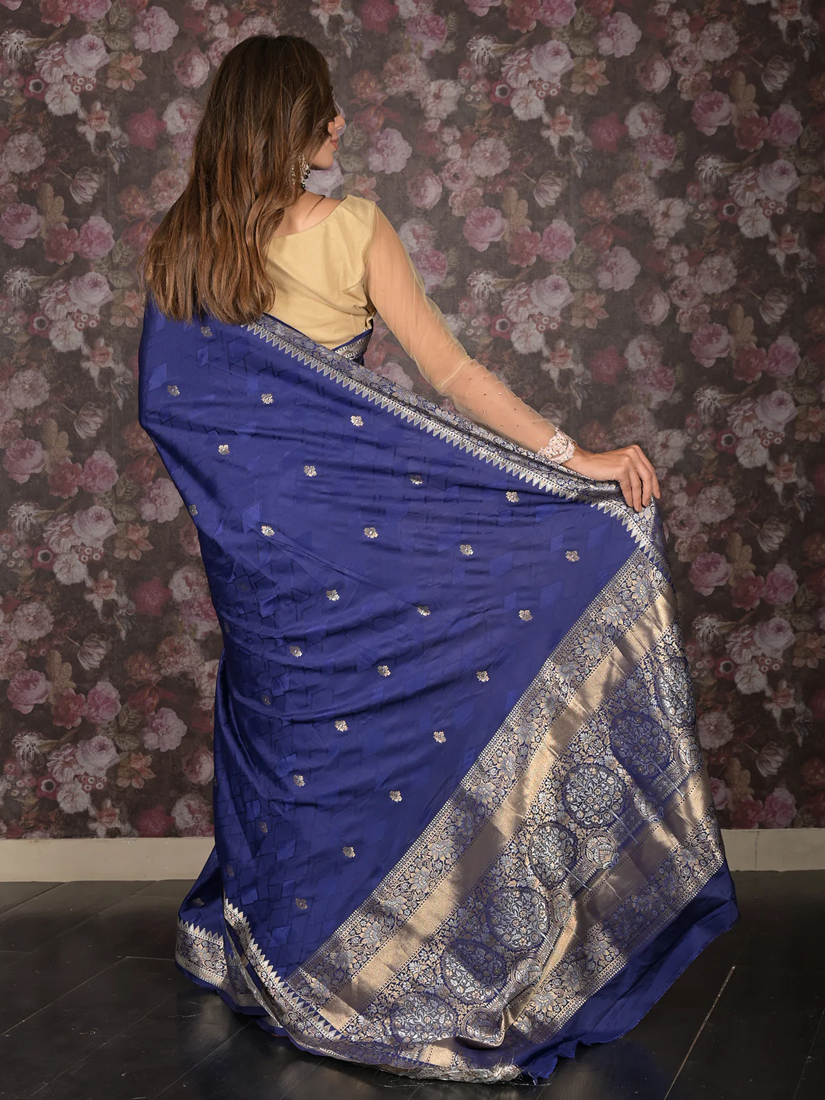 Odette Dark Blue Silk Blend Woven Brocade Saree with Unstitched Blouse - Image 5