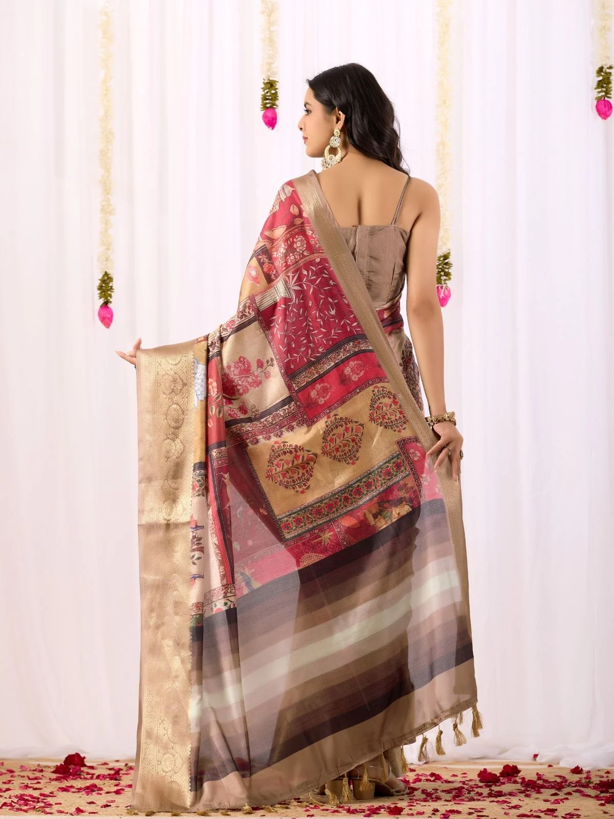 Odette Dark Cream Silk Blend Printed Saree For Women - Image 3