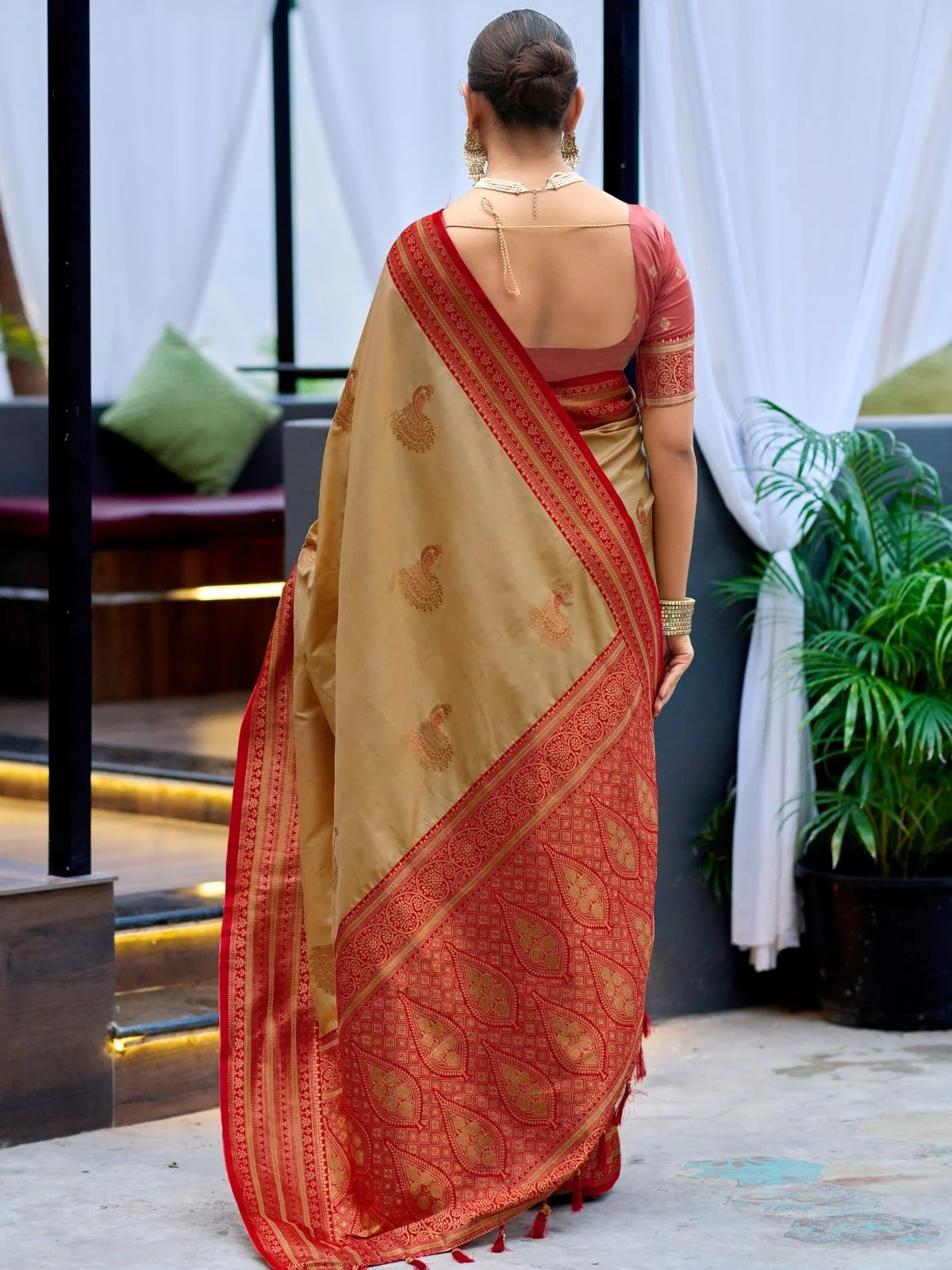 Odette Dark Cream Silk Zari Woven Saree For Women - Image 4