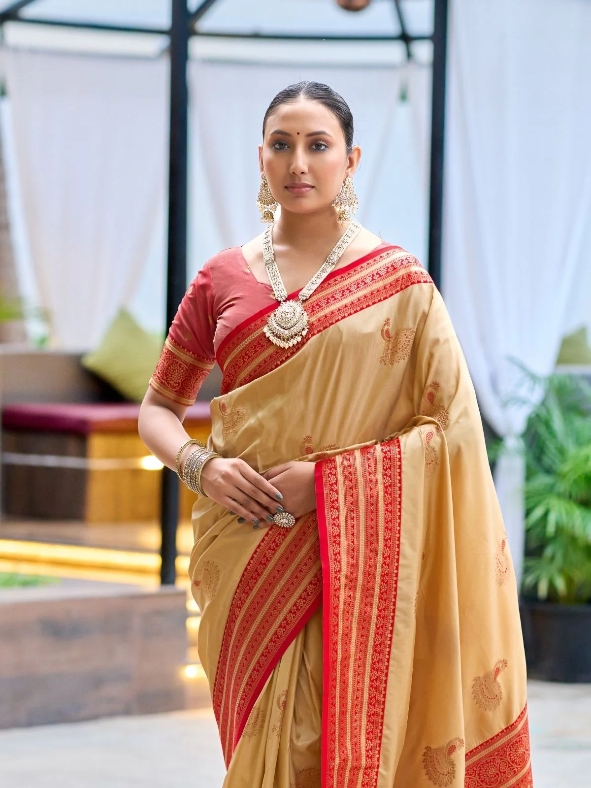 Odette Dark Cream Silk Zari Woven Saree For Women - Image 5