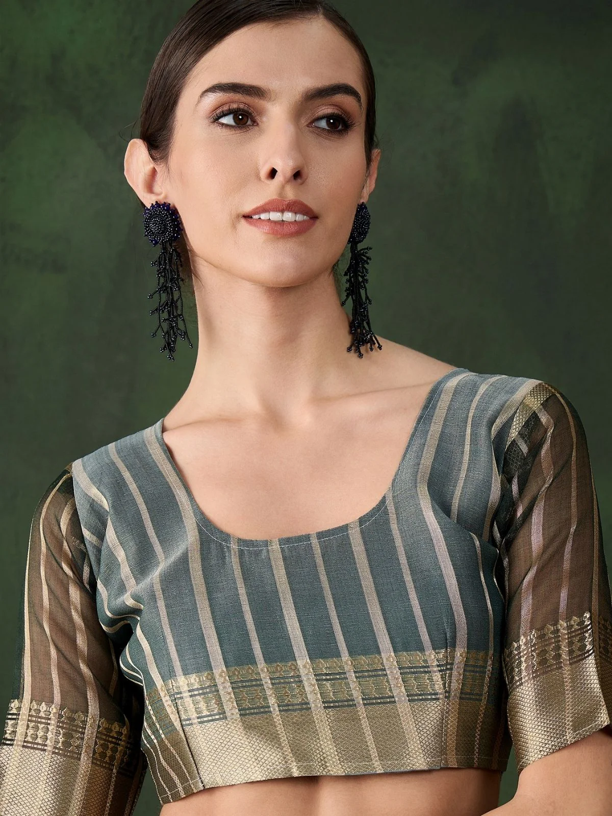 Odette Dark Green Organza Woven Saree With Unstitched Blouse For Women - Image 4