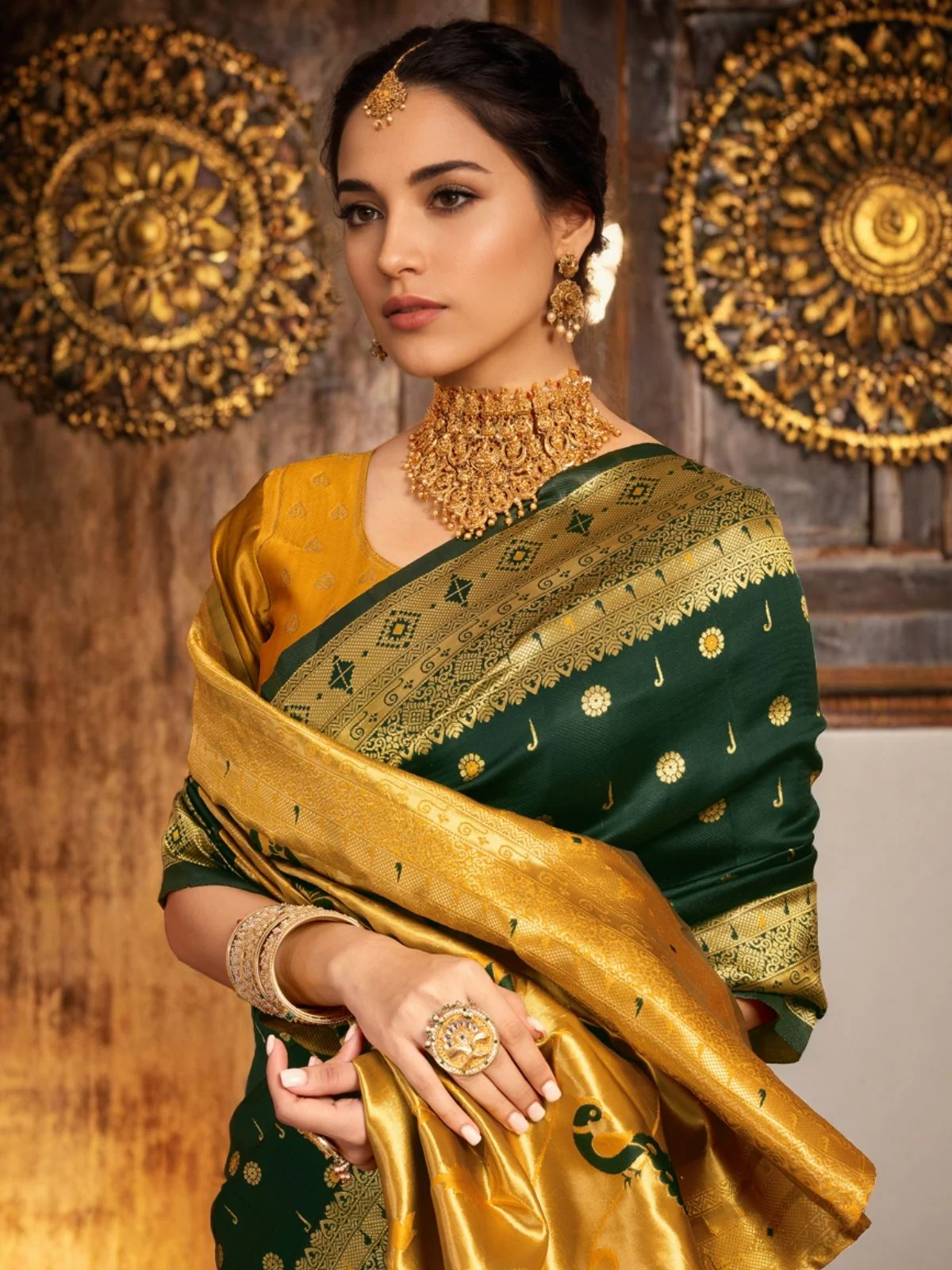 Odette Dark Green Silk Blend Woven Pithani Saree For Women - Image 4