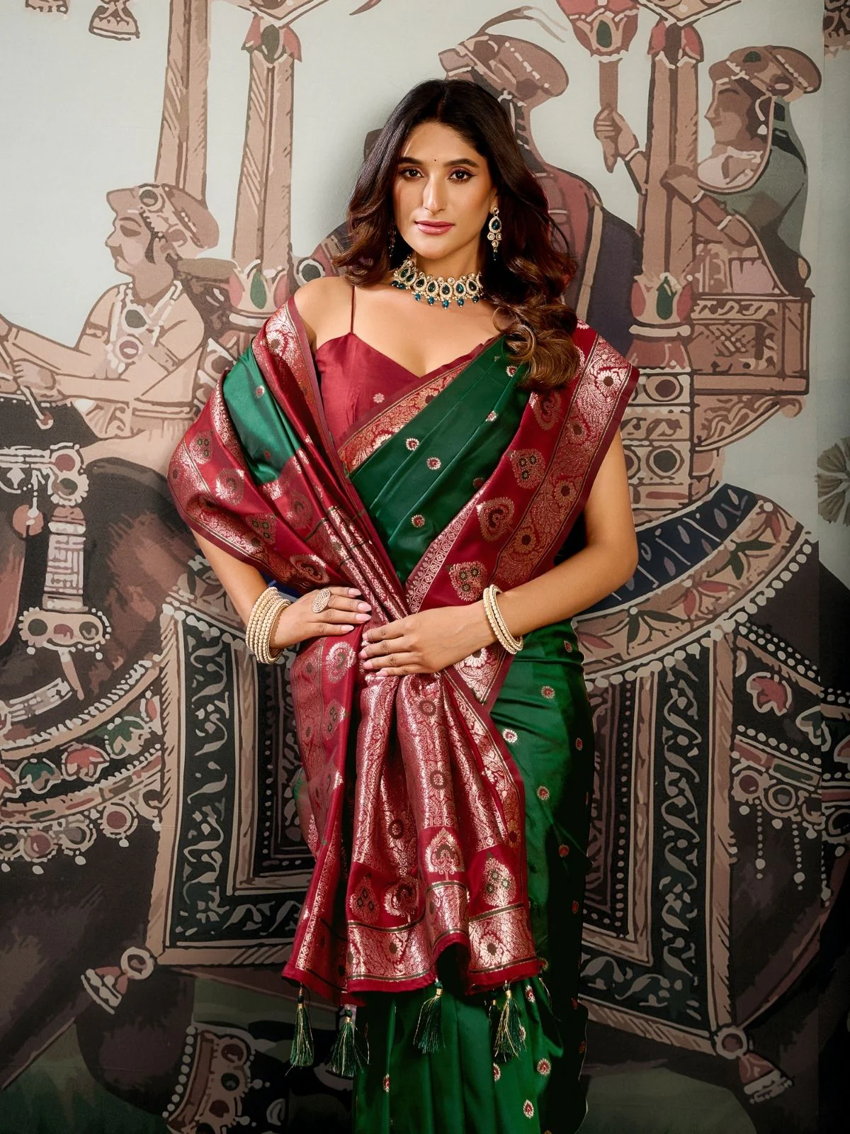 Odette Dark Green Silk Blend Woven Saree For Women - Image 5