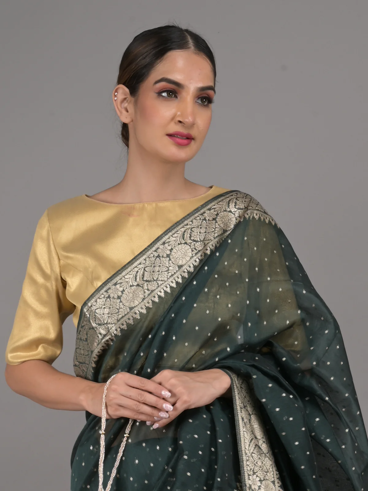 Odette Dark Green Silk Blend Woven Saree With Unstitched Blouse For Women - Image 4