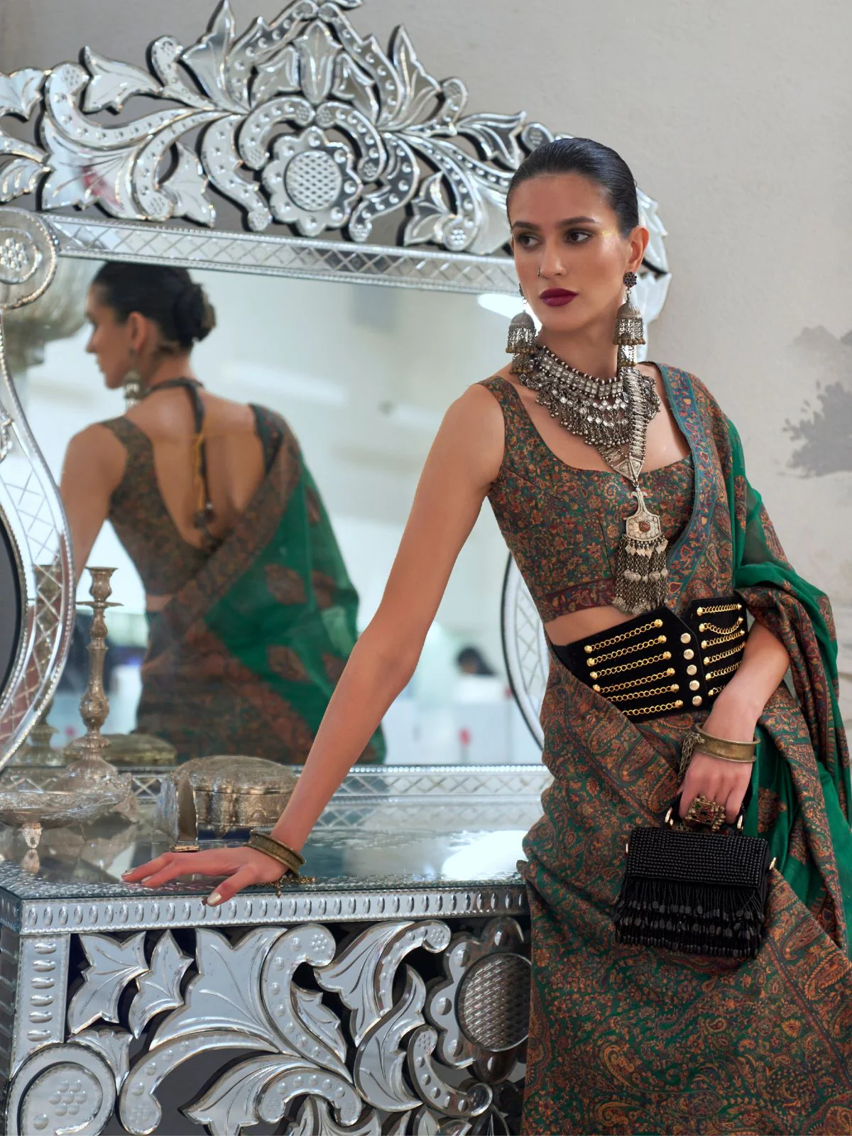 Odette Dark Green Silk Blend Woven Saree With Unstitched Blouse For  Women - Image 2