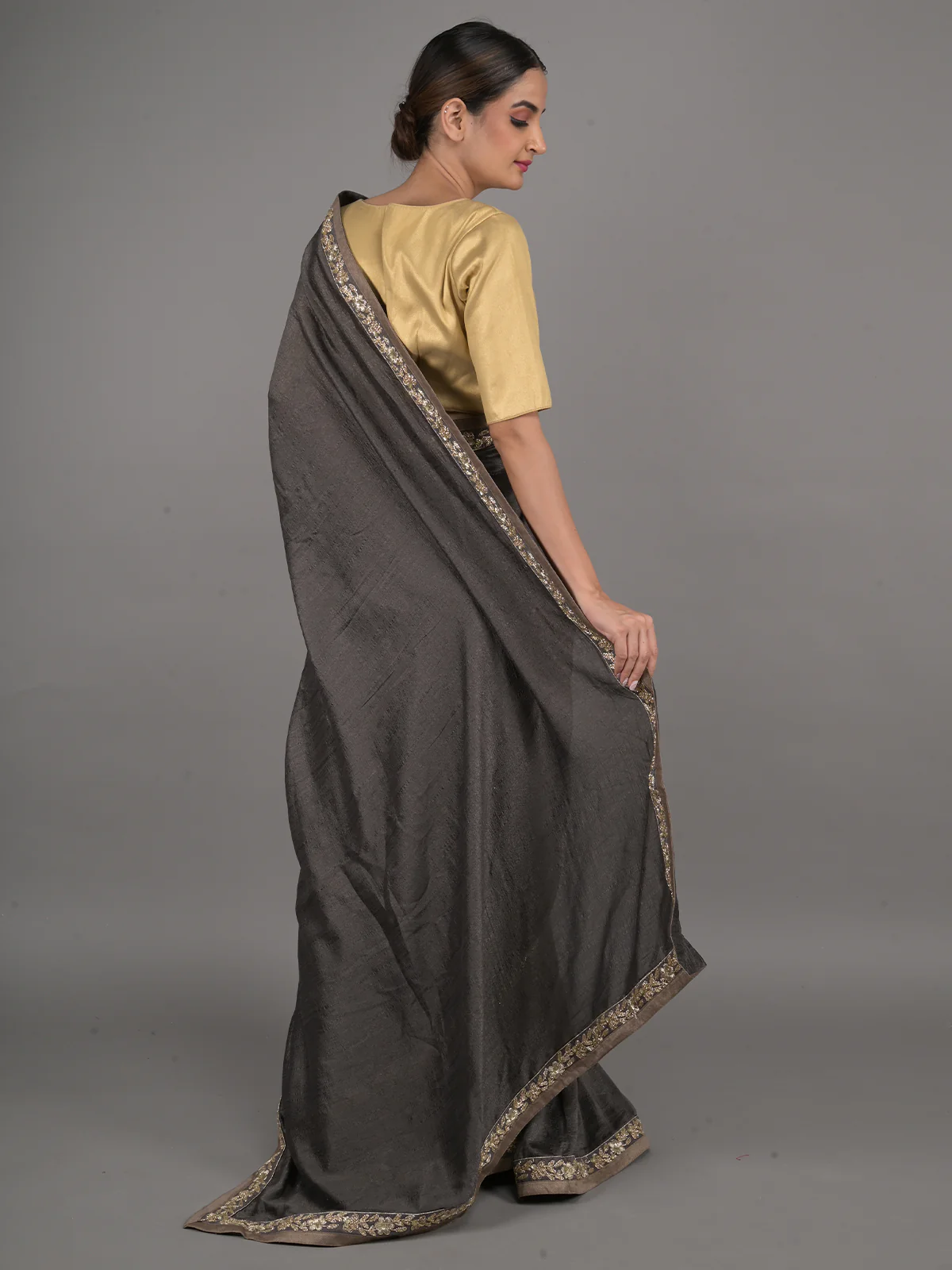 Odette Dark Grey Silk Blend Embroidered Saree With Unstitched Blouse For Women - Image 3