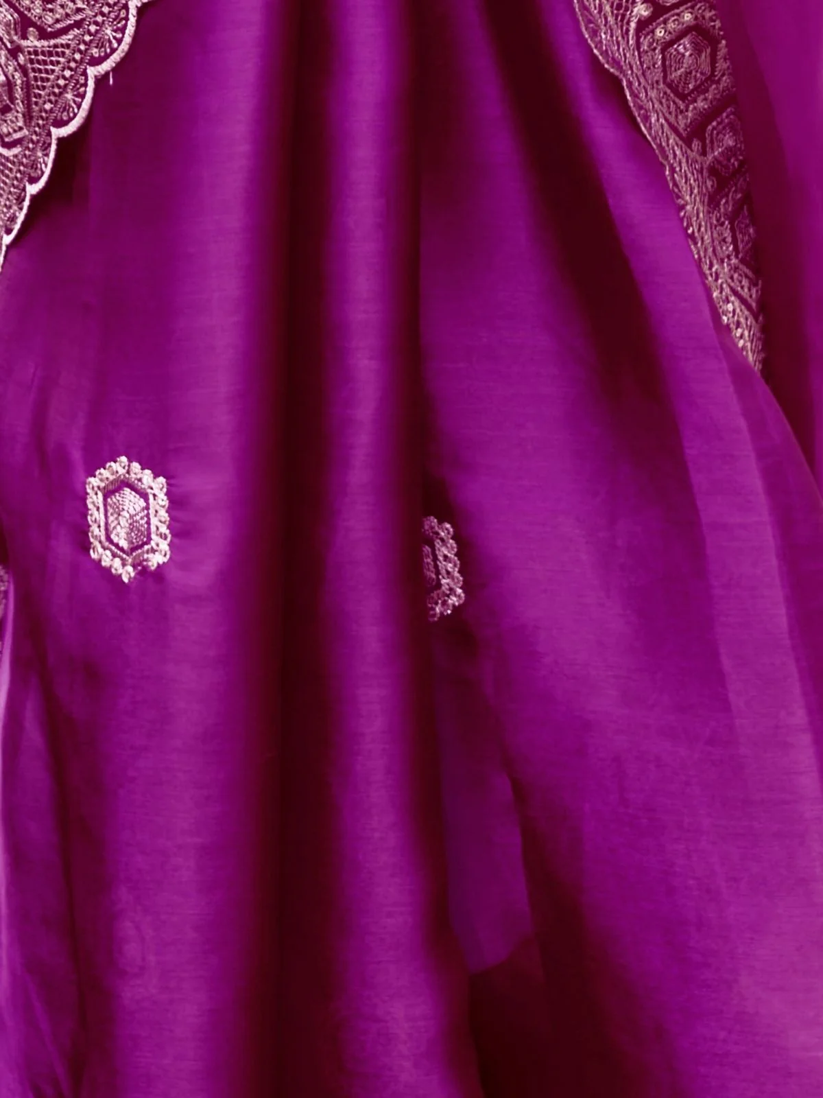 Odette Dark Magenta Chiffon Embellished Saree For Women - Image 6