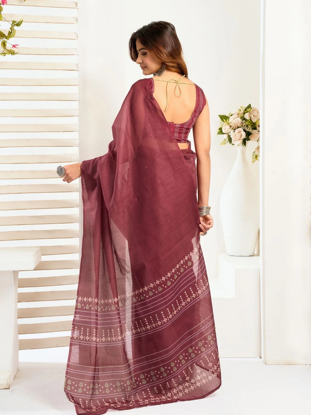 Odette Dark Mauve Cotton Linen Zari Work Saree For Women - Image 4