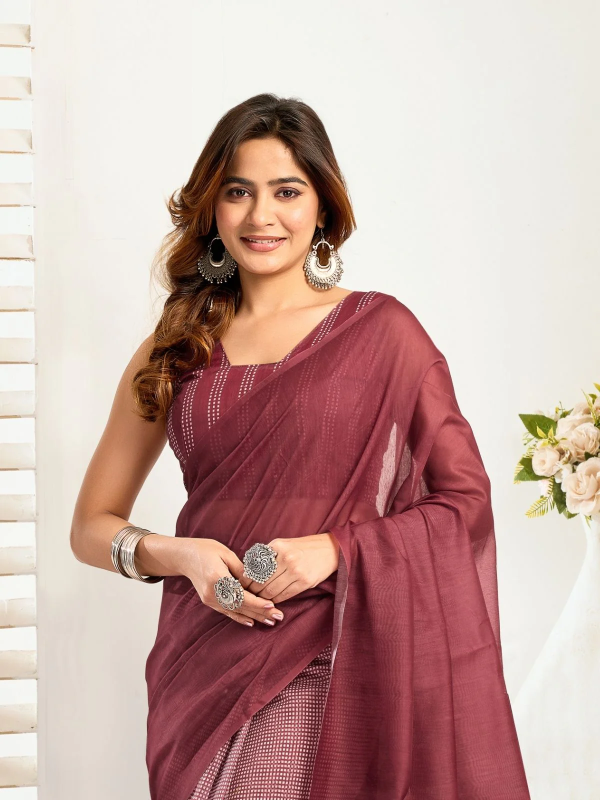 Odette Dark Mauve Cotton Linen Zari Work Saree For Women - Image 5