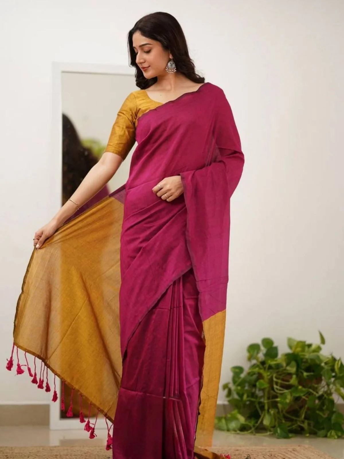 Odette Dark Pink Cotton Blend Solid Saree For Women - Image 2