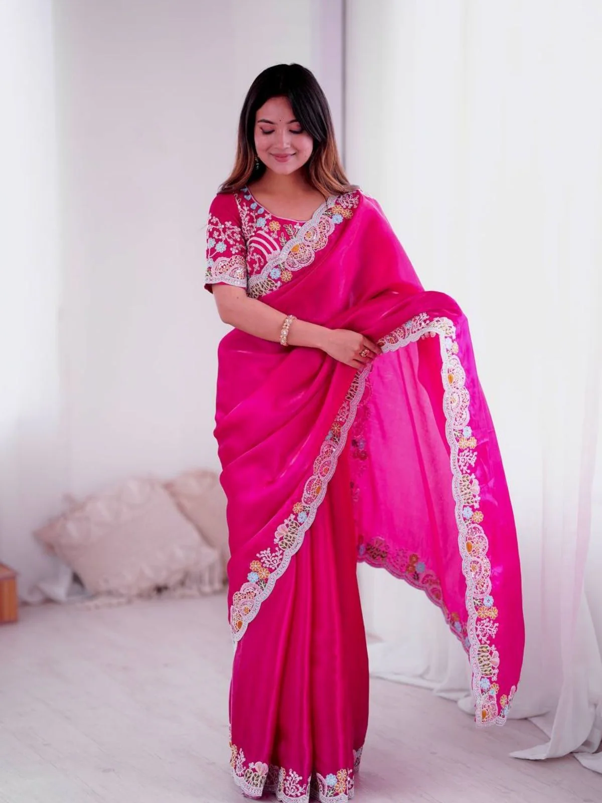 Odette Dark Pink Silk Blend Solid Saree For Women - Image 2
