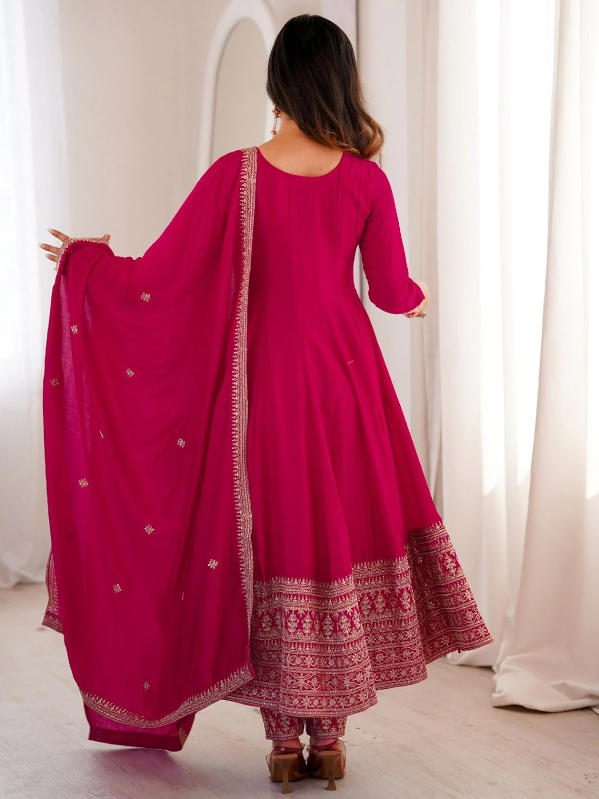 Odette Dark Pink Silk Solid Kurta Set For Women - Image 3
