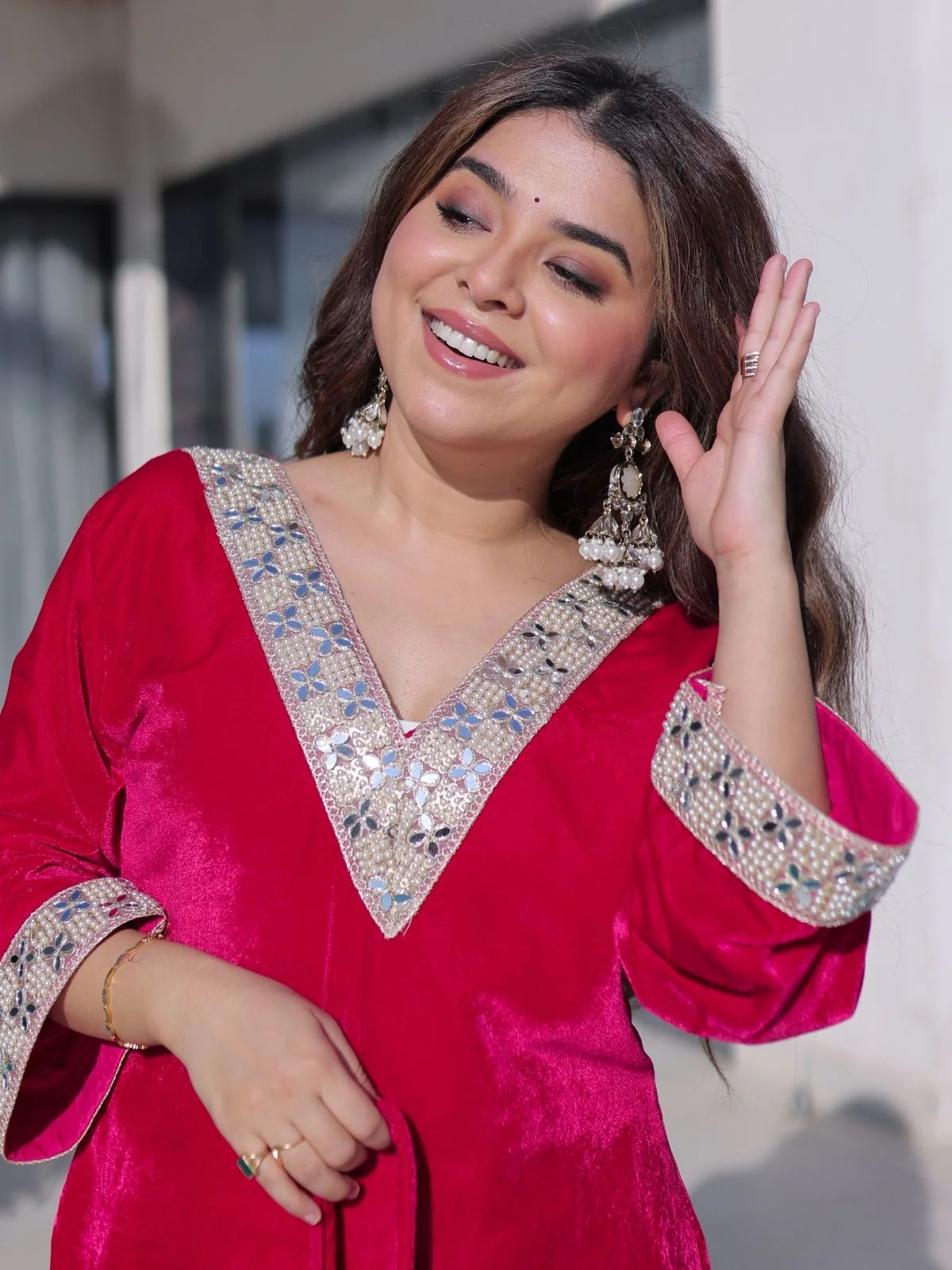 Odette Dark Pink Velvet Embellished Kurta Set For Women - Image 4
