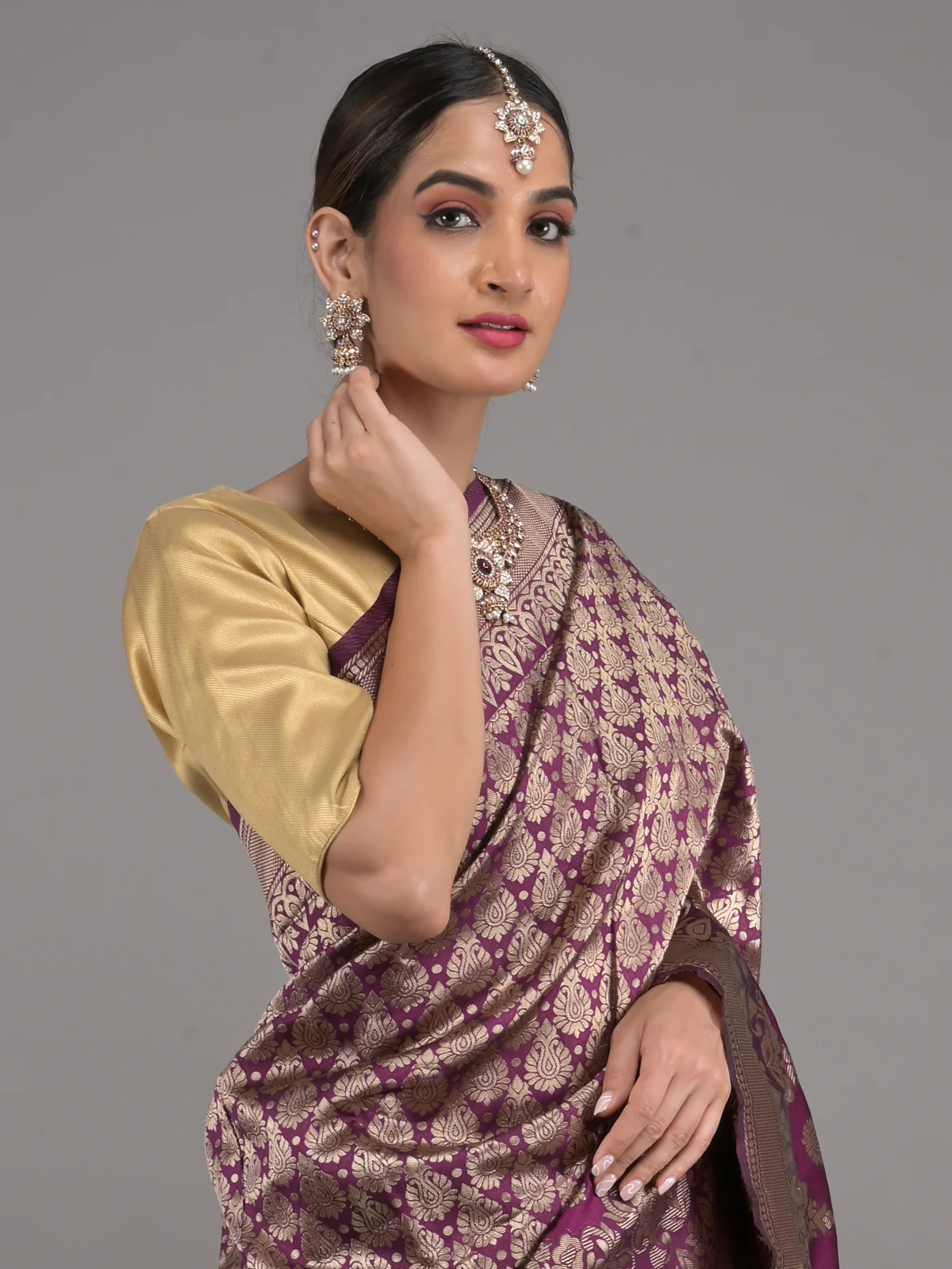Odette Dark Purple Woven Silk Blend Saree with Unstitched Blouse for Women - Image 4