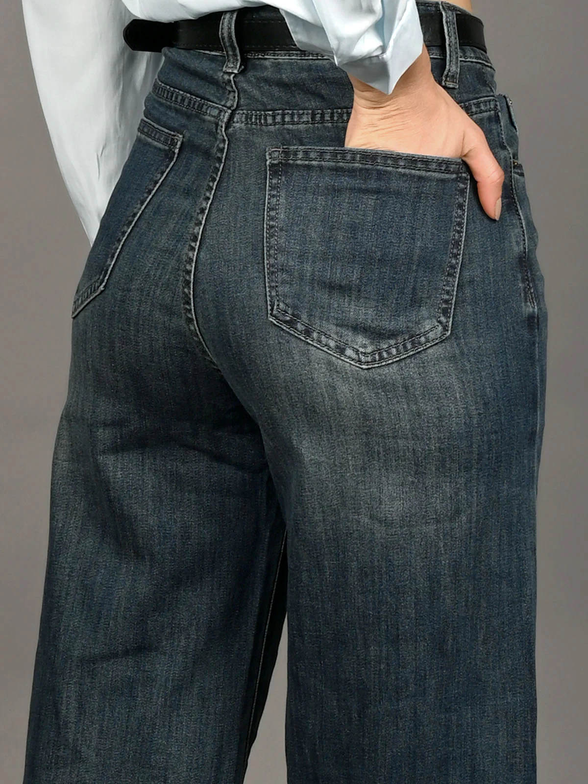Odette Faded Blue Denim Solid Jeans For Women - Image 5