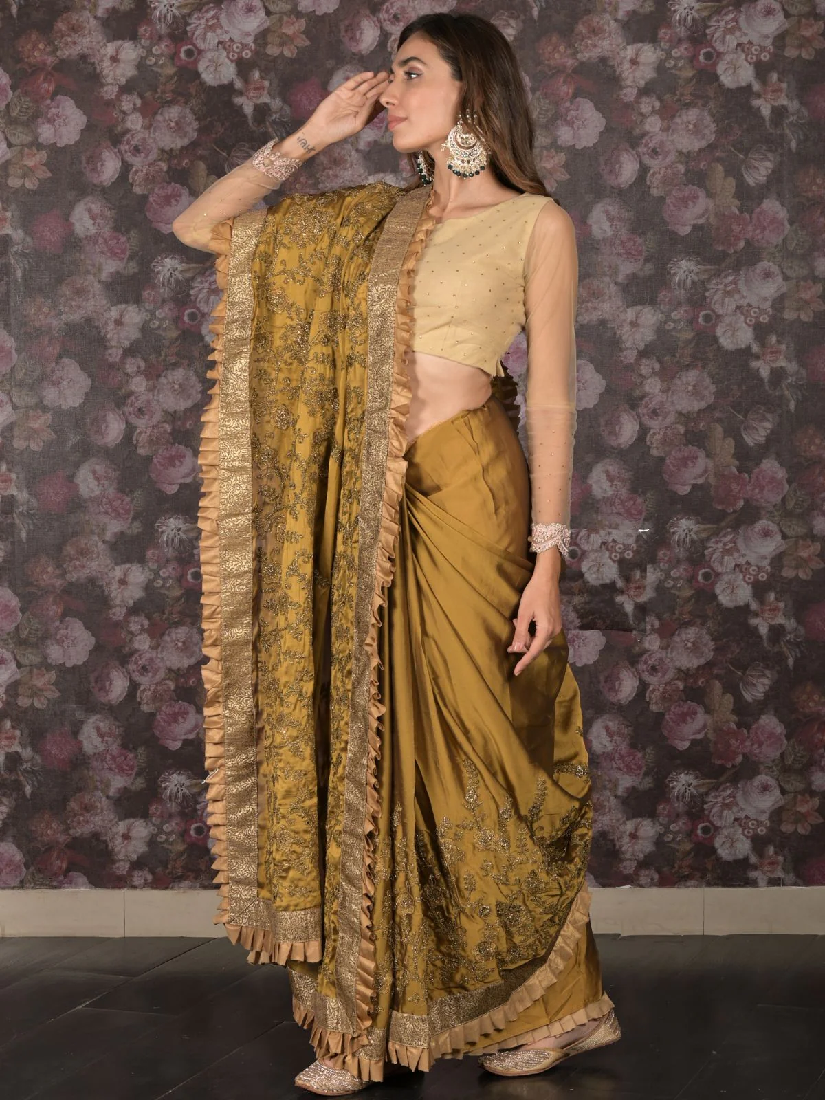 Odette Gold Crepe Embroidered Saree With Unstitched Blouse For Women - Image 3
