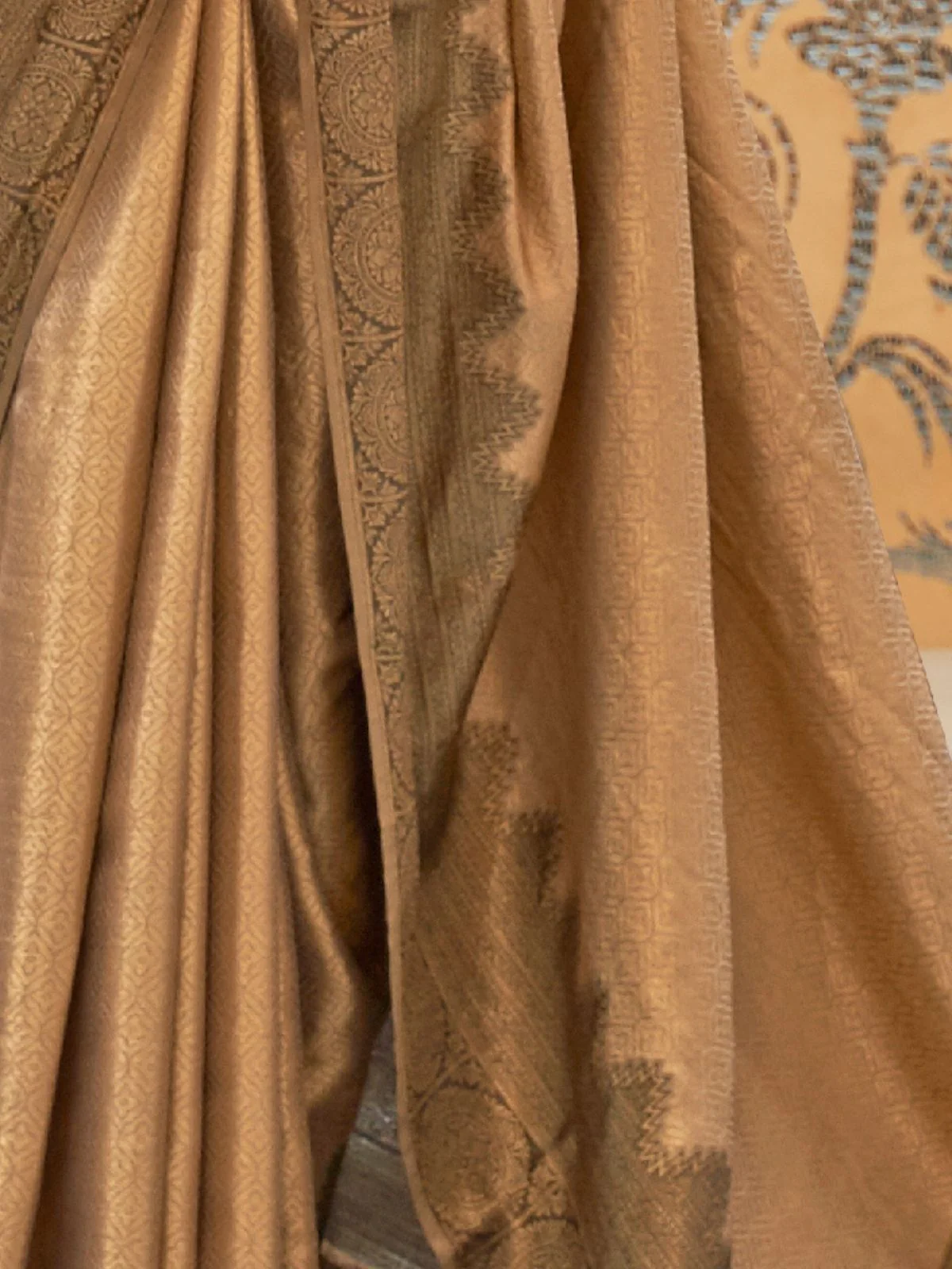 Odette Gold Woven Design Silk Blend Saree With Unstitched Blouse For Women - Image 3