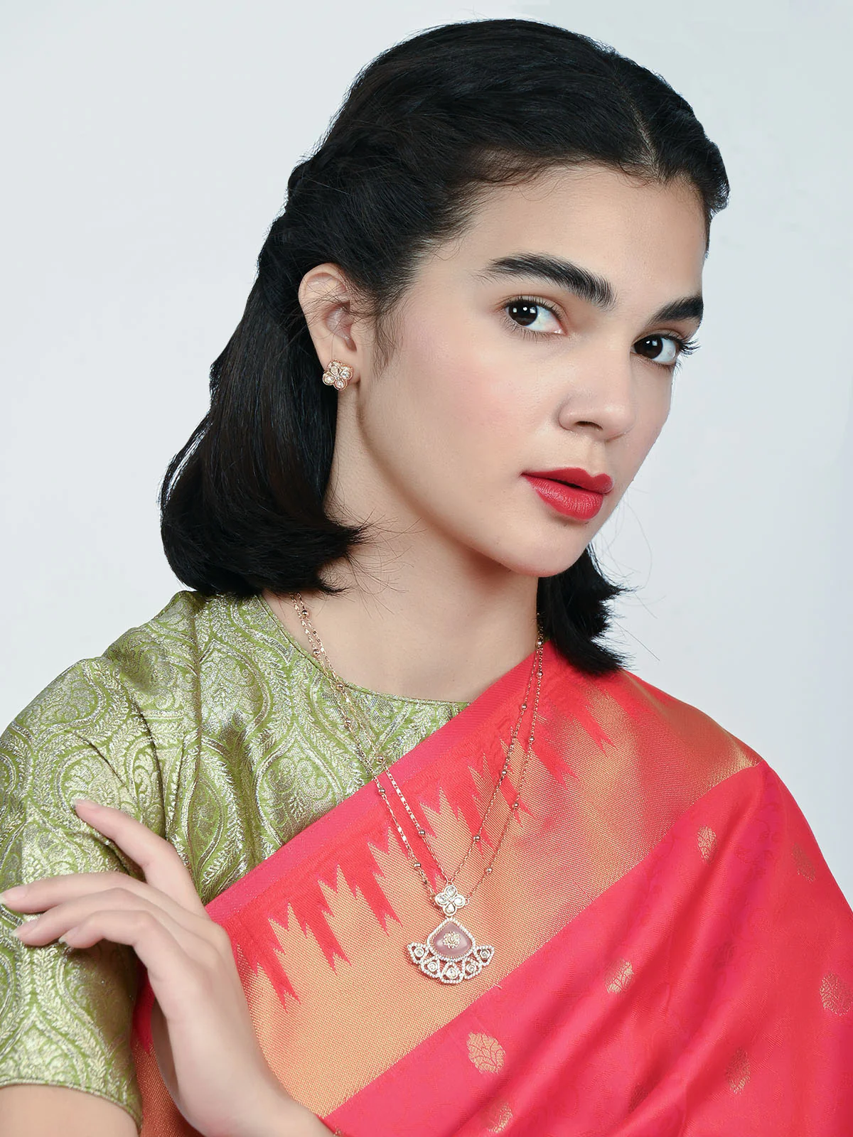 Odette Golden Alloy Kundan And Stone Jewellery Set For Women - Image 2