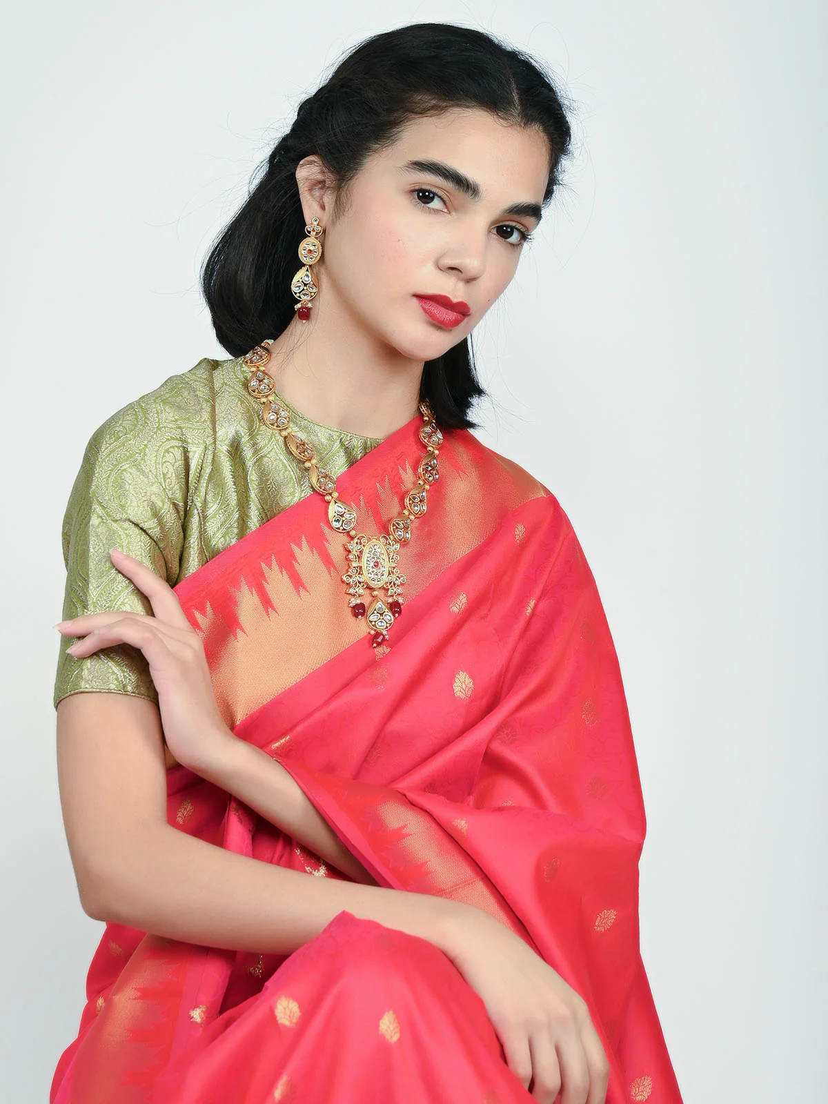 Odette Golden Alloy Kundan Jewellery Set For Women - Image 2
