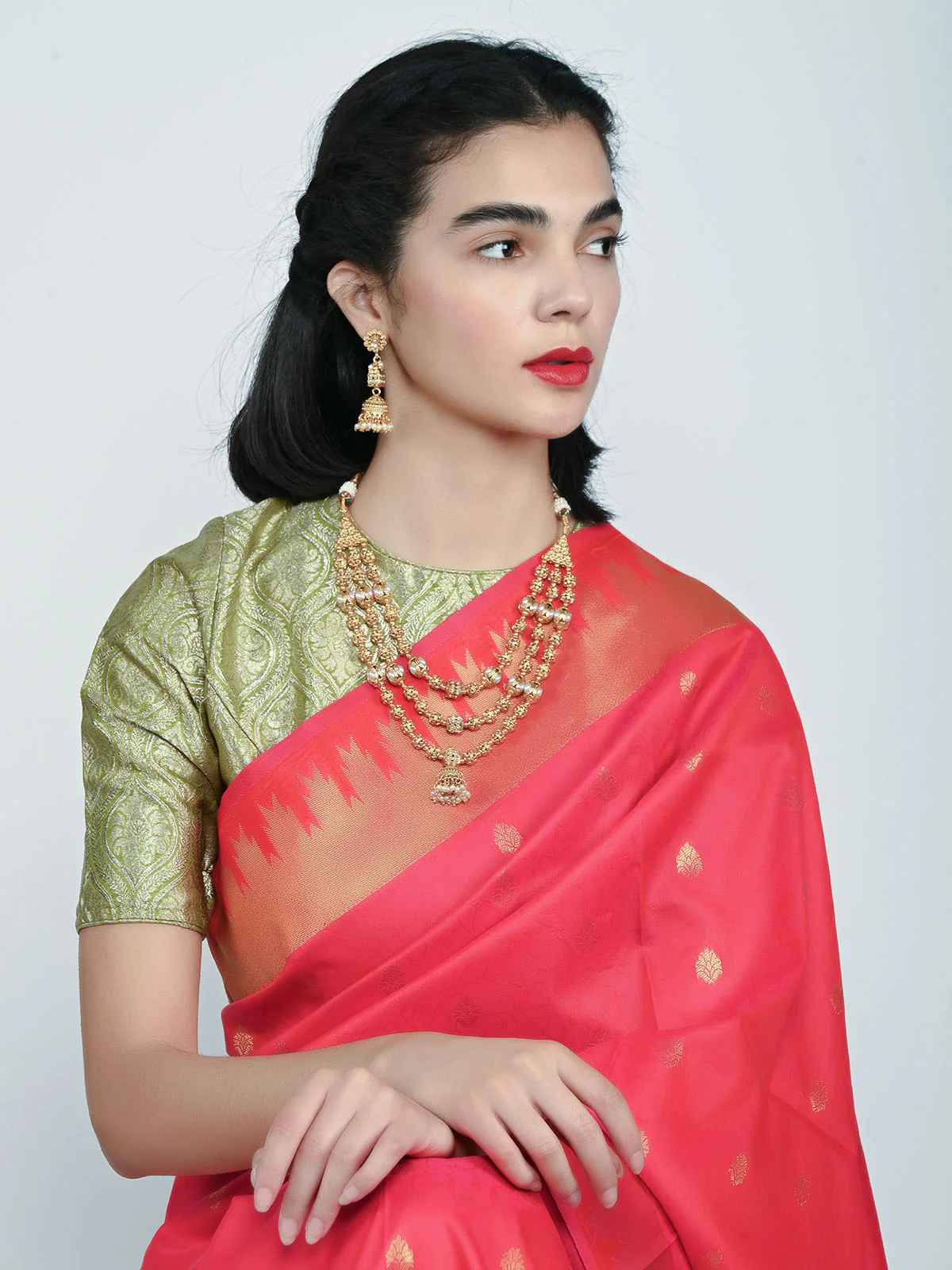 Odette Golden Alloy Kundan Jewellery Set For Women - Image 2
