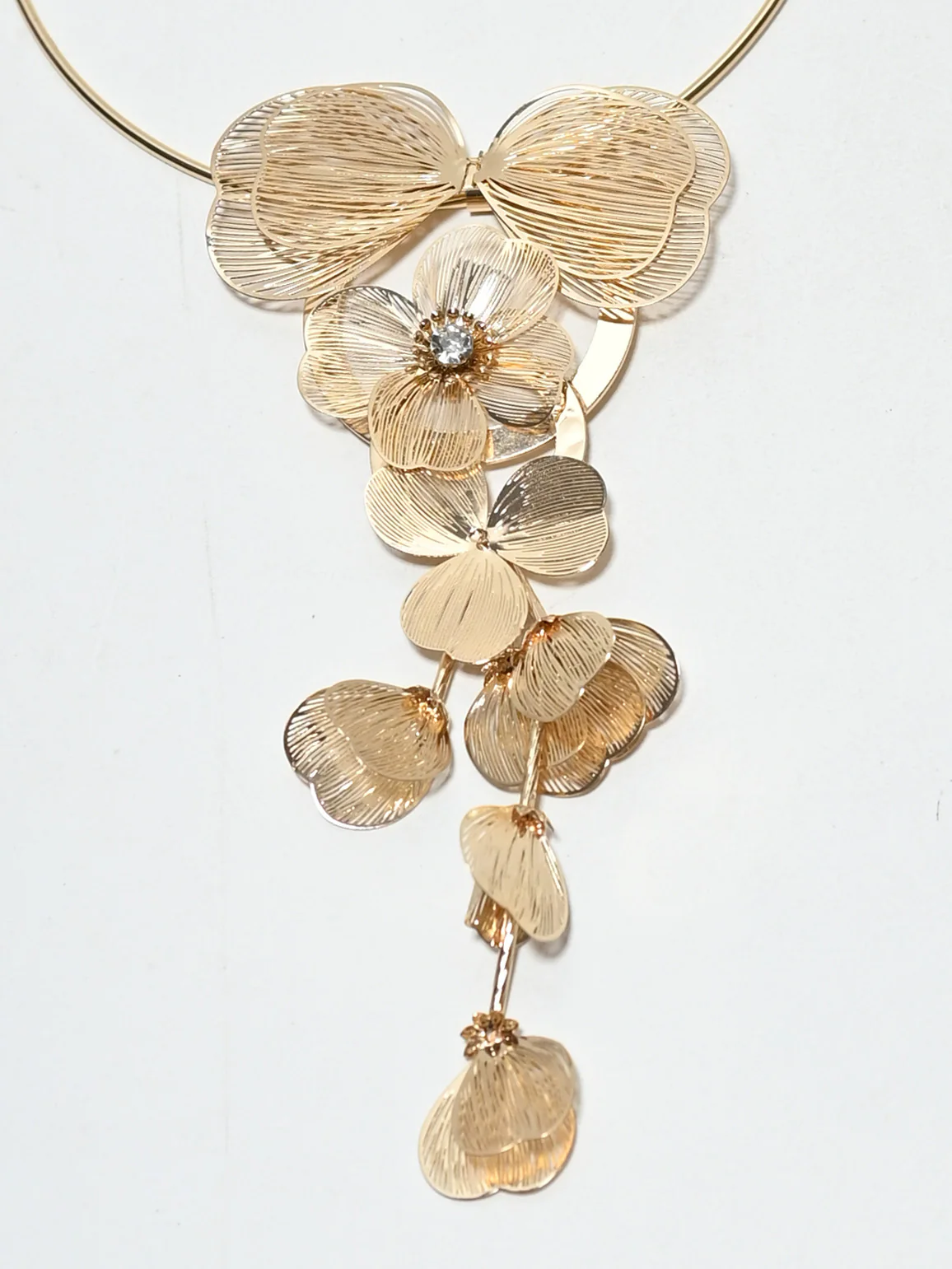 Odette Golden Alloy Metallic Design Jewellery Set For Women - Image 4