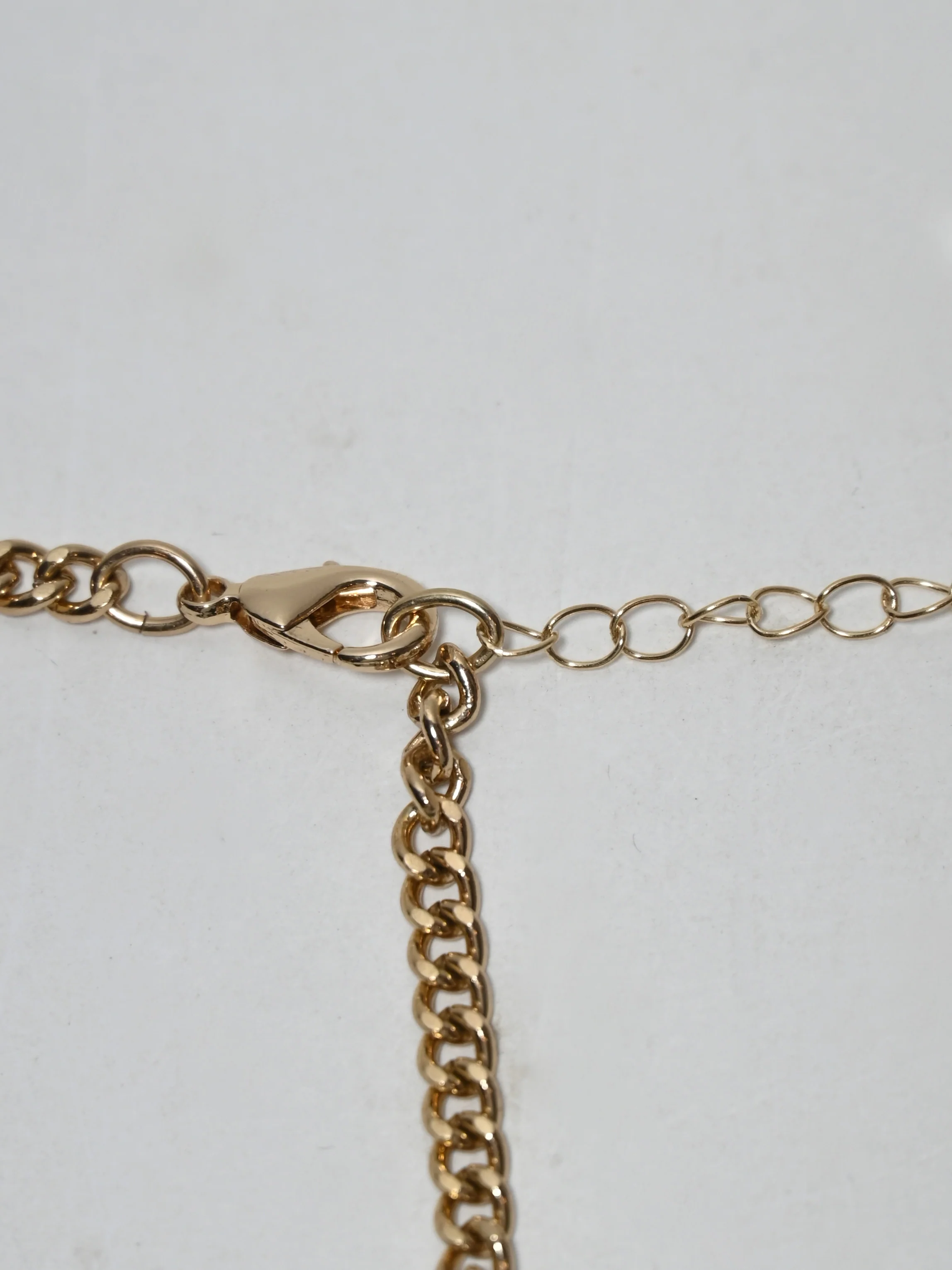 Odette Golden Alloy Metallic Design Jewellery Set For Women - Image 4