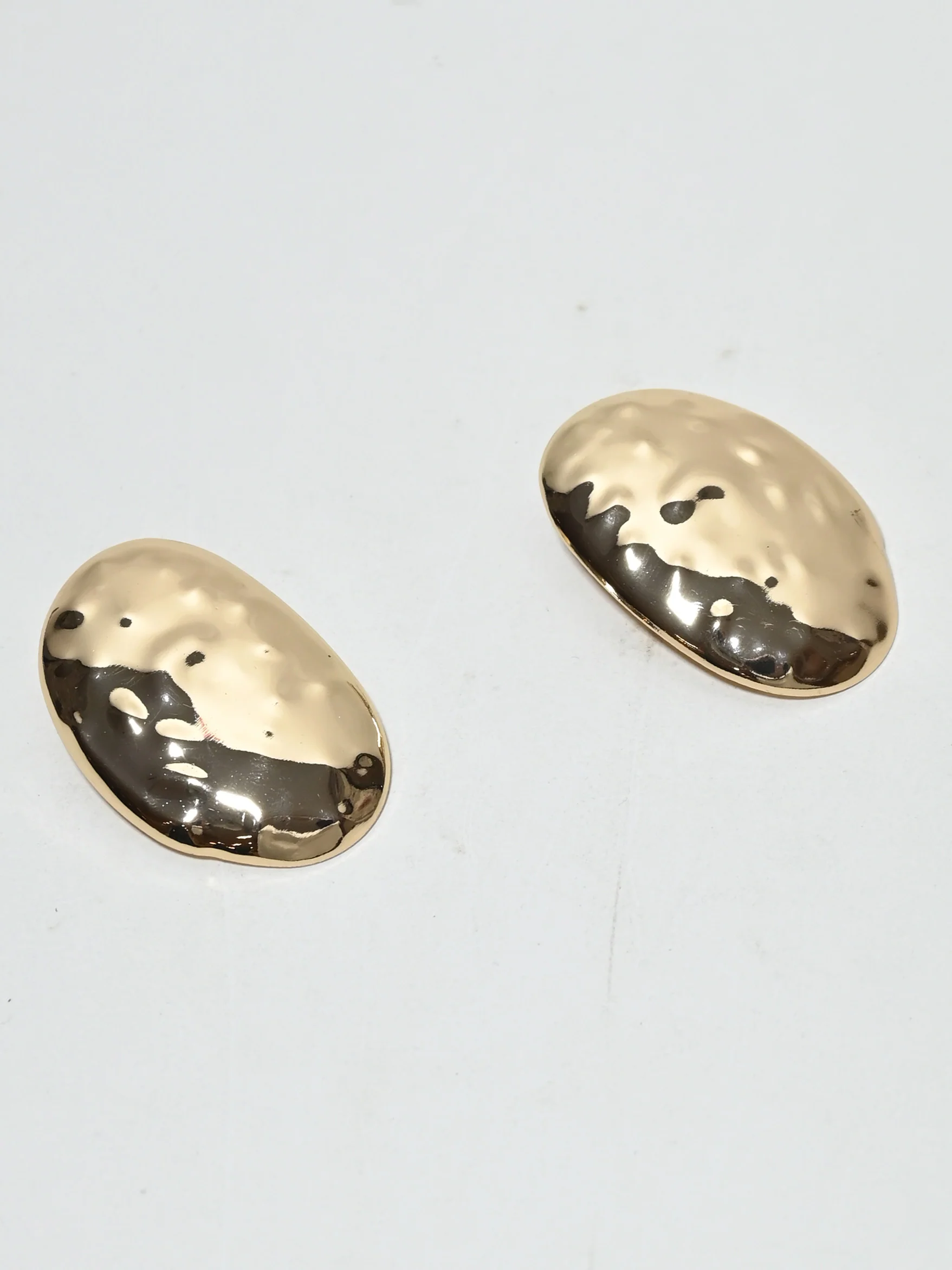 Odette Golden Alloy Metallic Design Jewellery Set For Women - Image 5