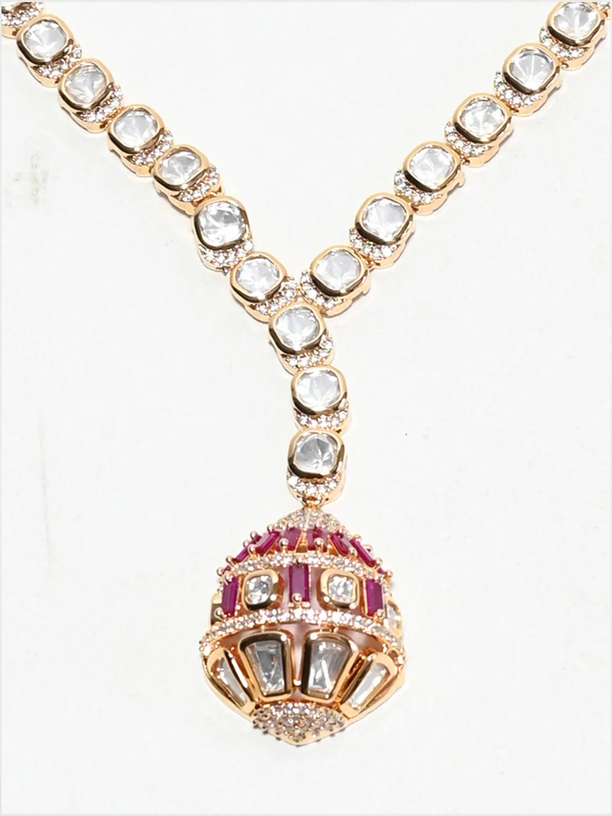 Odette Golden And Red Alloy Kundan And Stone Jewellery Set For Women - Image 4