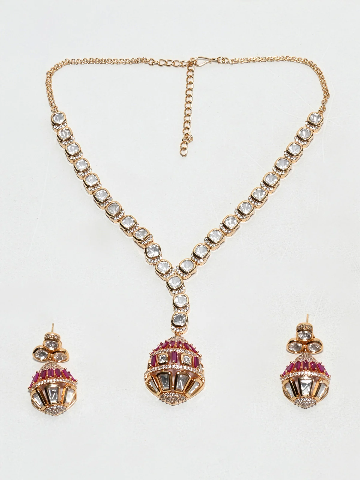 Odette Golden And Red Alloy Kundan And Stone Jewellery Set For Women - Image 5