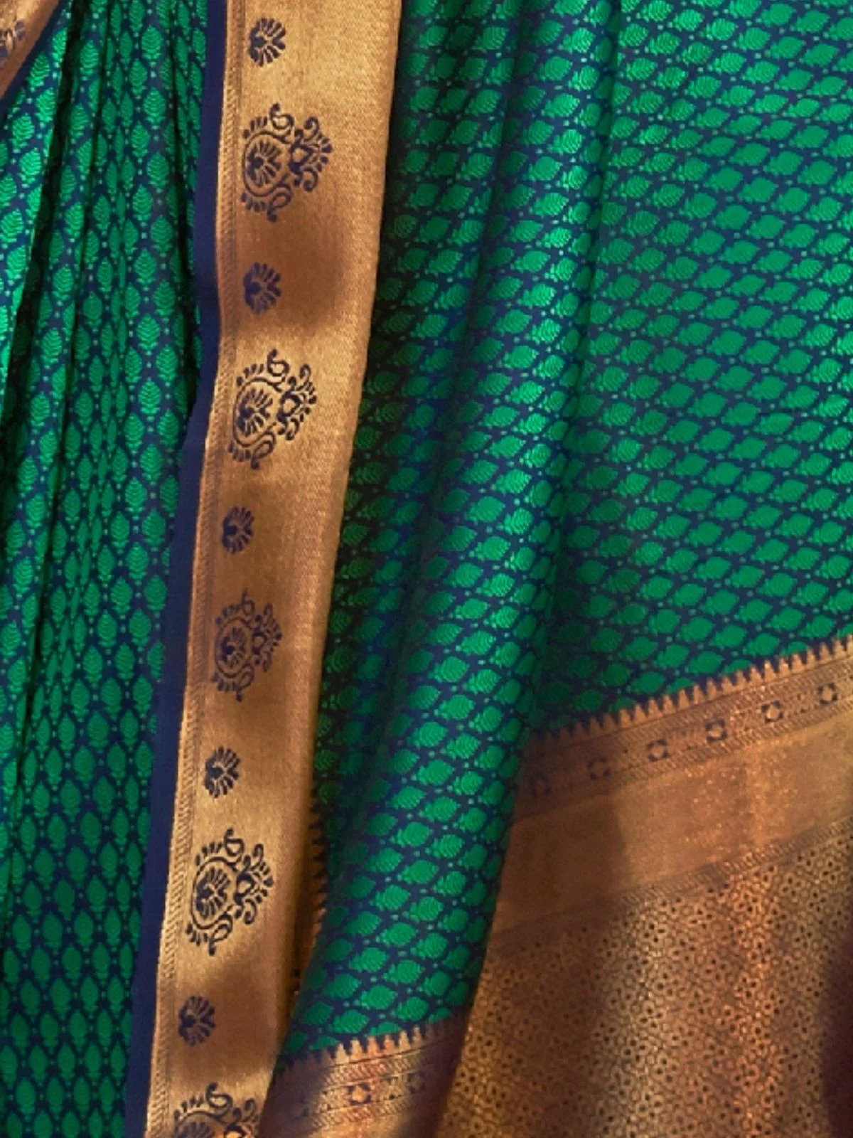 Odette Green And Gold Woven Design Silk Blend Saree With Unstitched Blouse For Women - Image 3