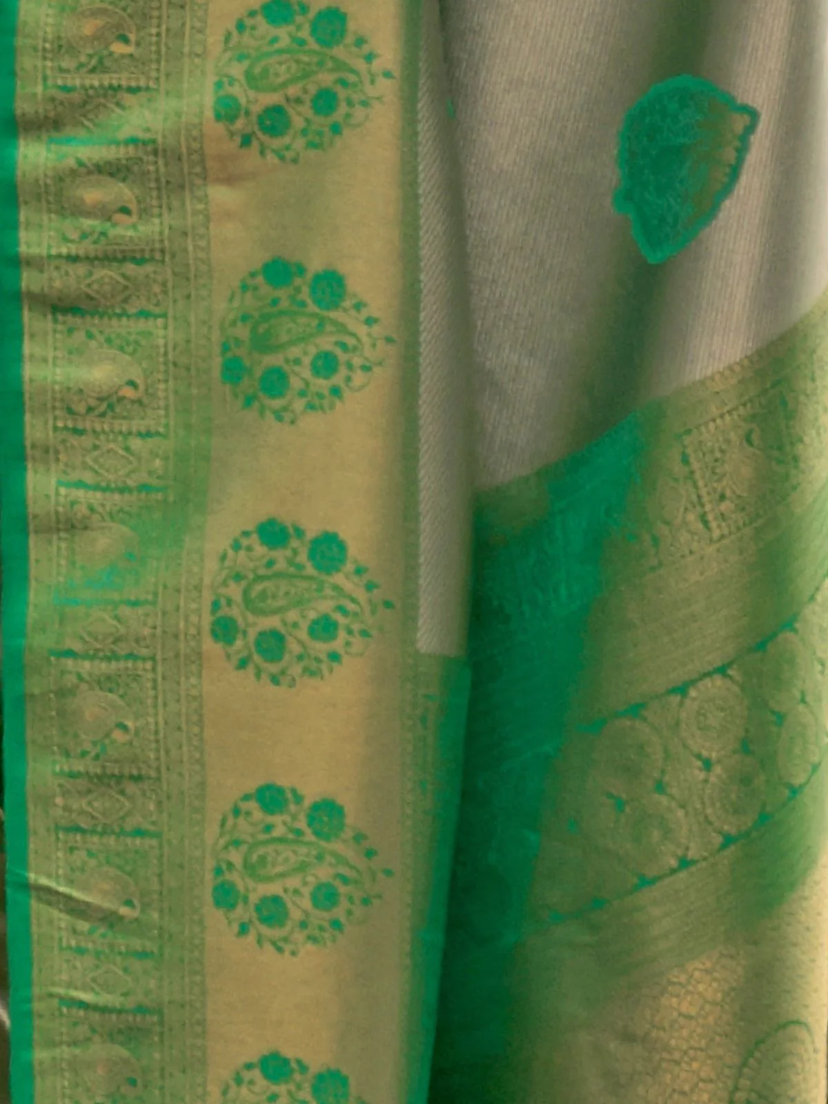 Odette Green Woven Design Silk Blend Saree With Unstitched Blouse For Women - Image 3