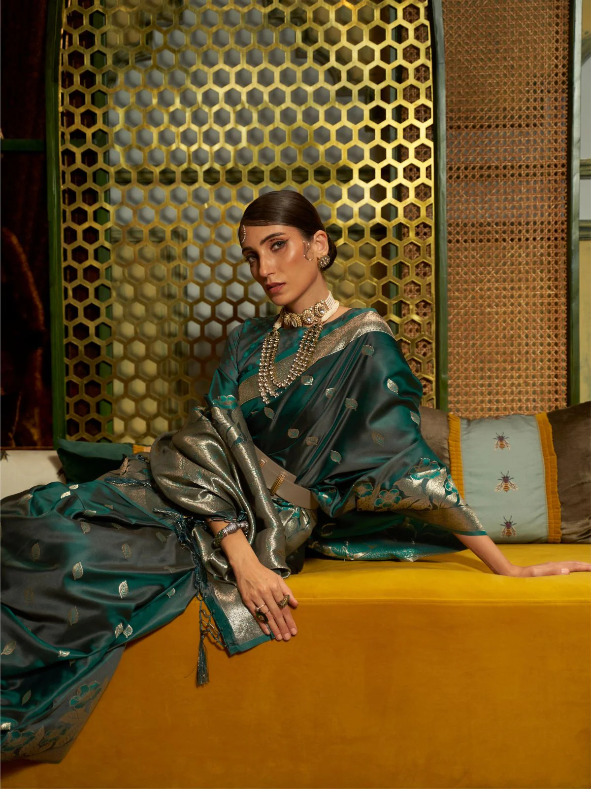 Odette Green And Gold Woven Design Silk Blend Saree With Unstitched Blouse For Women - Image 2