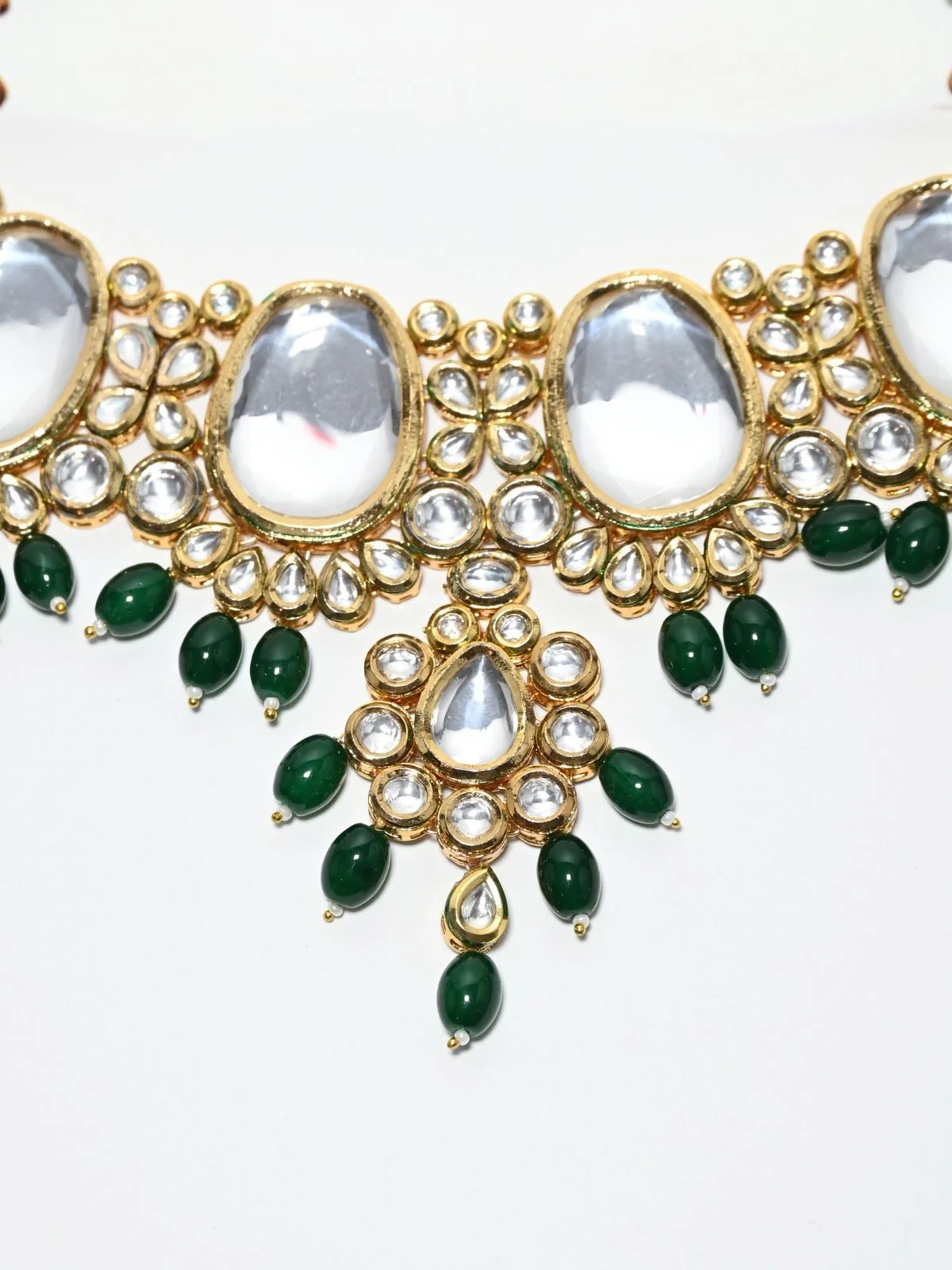 Odette Green And Golden Alloy Beaded Pearl And Kundan Jewellery Set For Women - Image 5