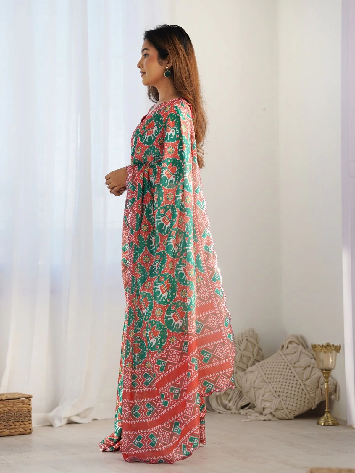 Odette Green And Orange Chinon Printed Saree With Unstitched Blouse For Women - Image 3