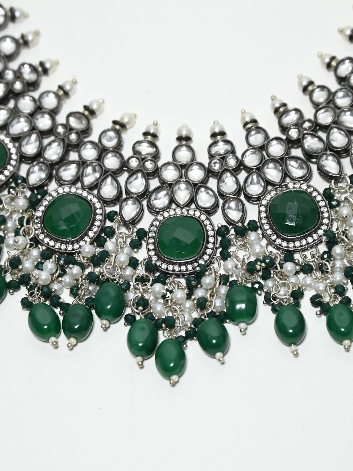 Odette Green And Silver Alloy Kundan And Stone Jewellery Set For Women - Image 5