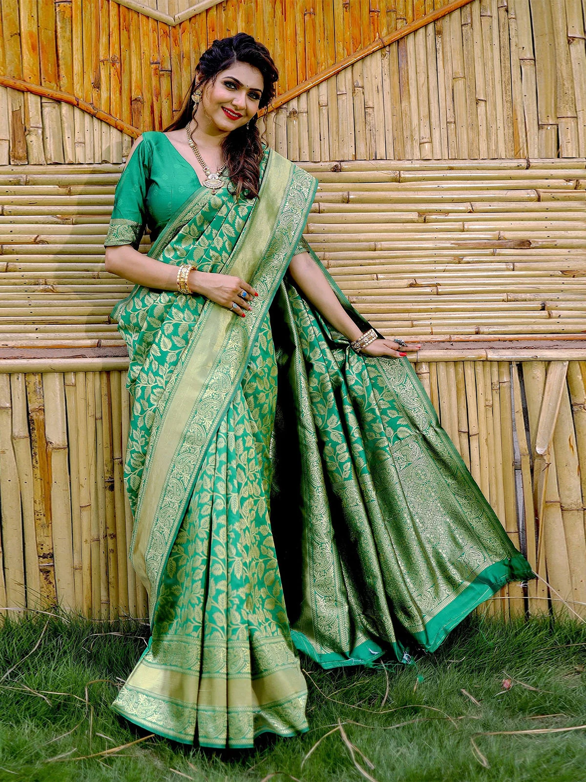 Odette Green Banarasi Silk Woven Saree With Unstitched Blouse For Women - Image 2