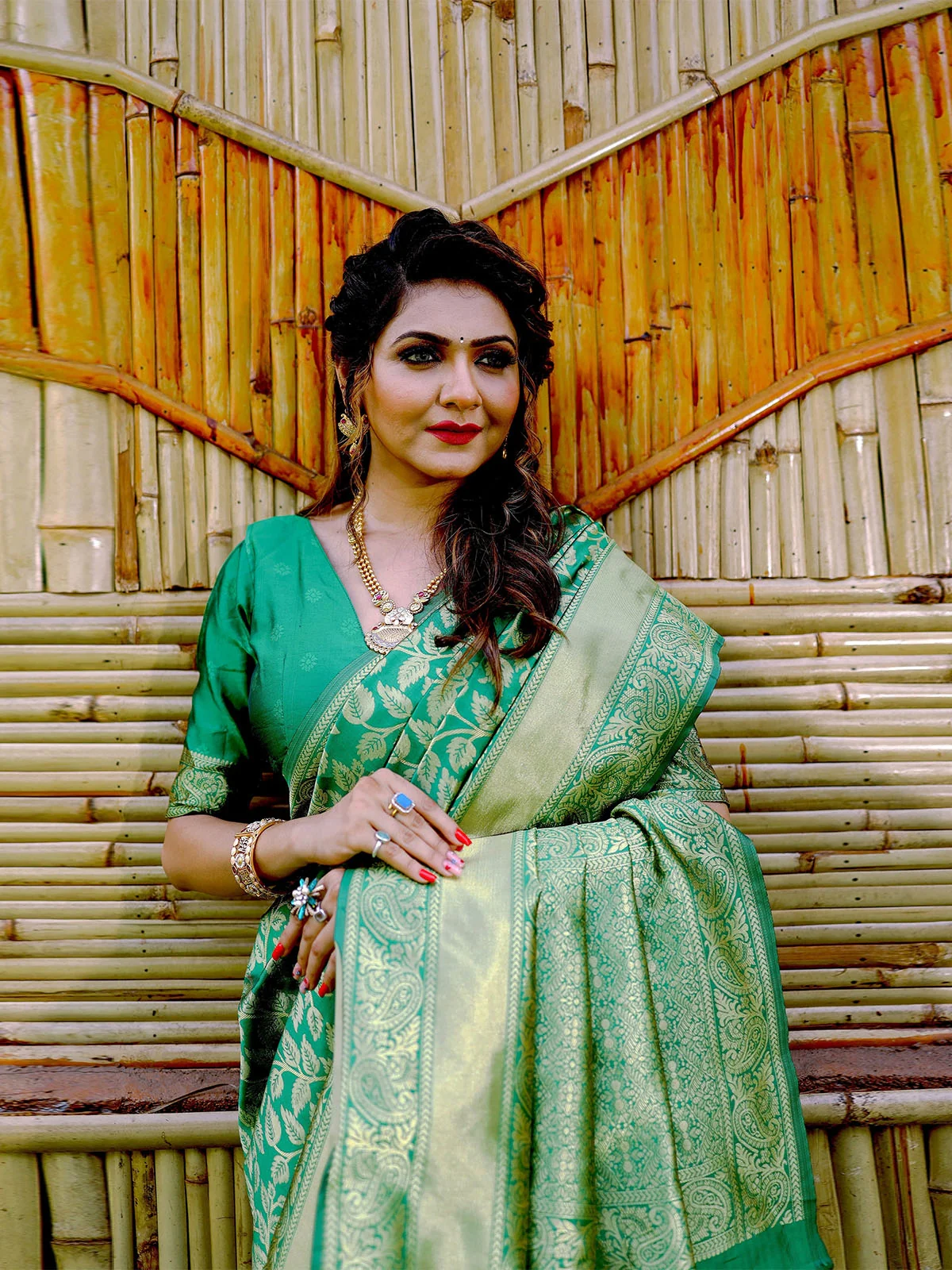 Odette Green Banarasi Silk Woven Saree With Unstitched Blouse For Women - Image 3