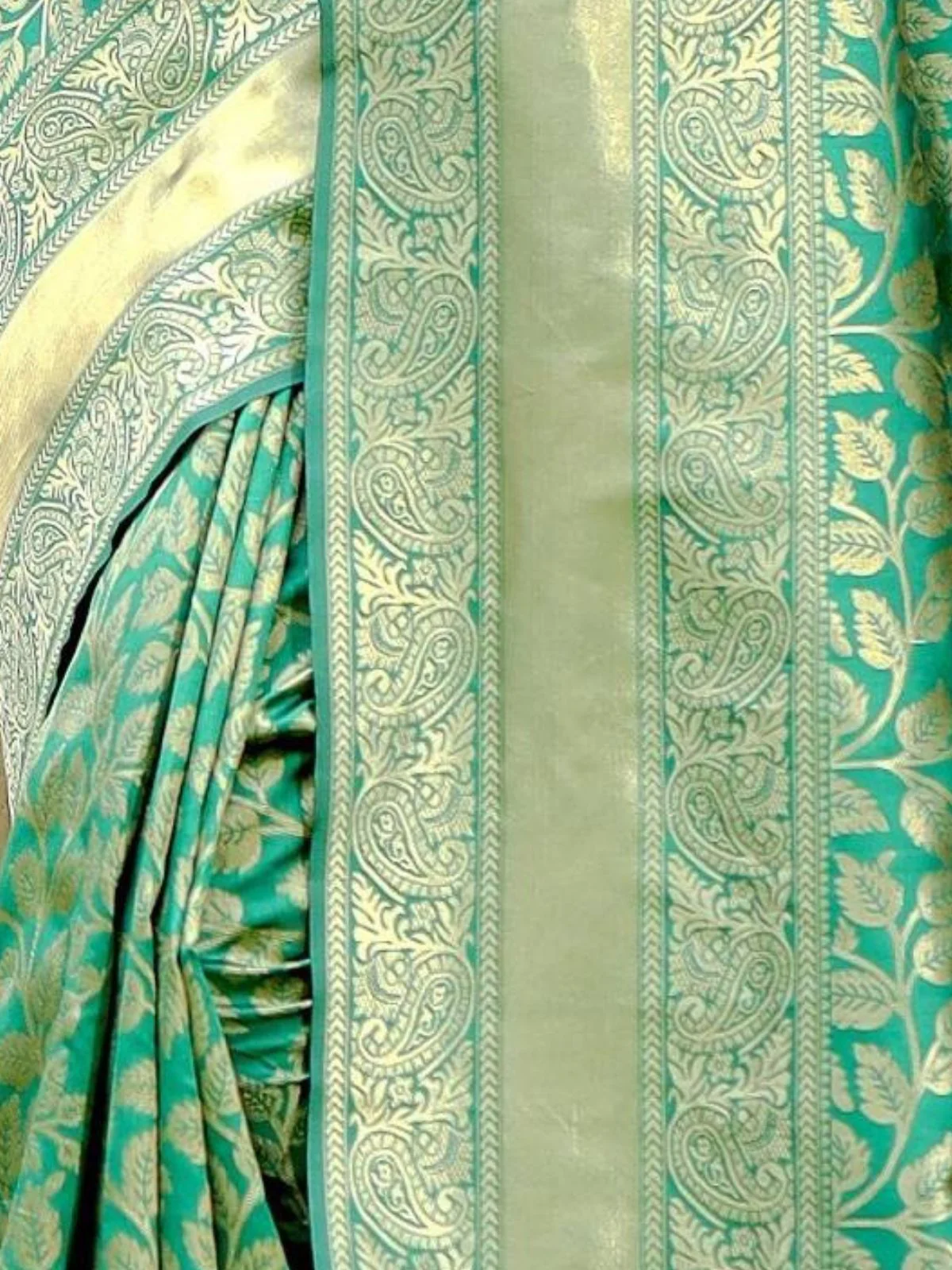 Odette Green Banarasi Silk Woven Saree With Unstitched Blouse For Women - Image 4