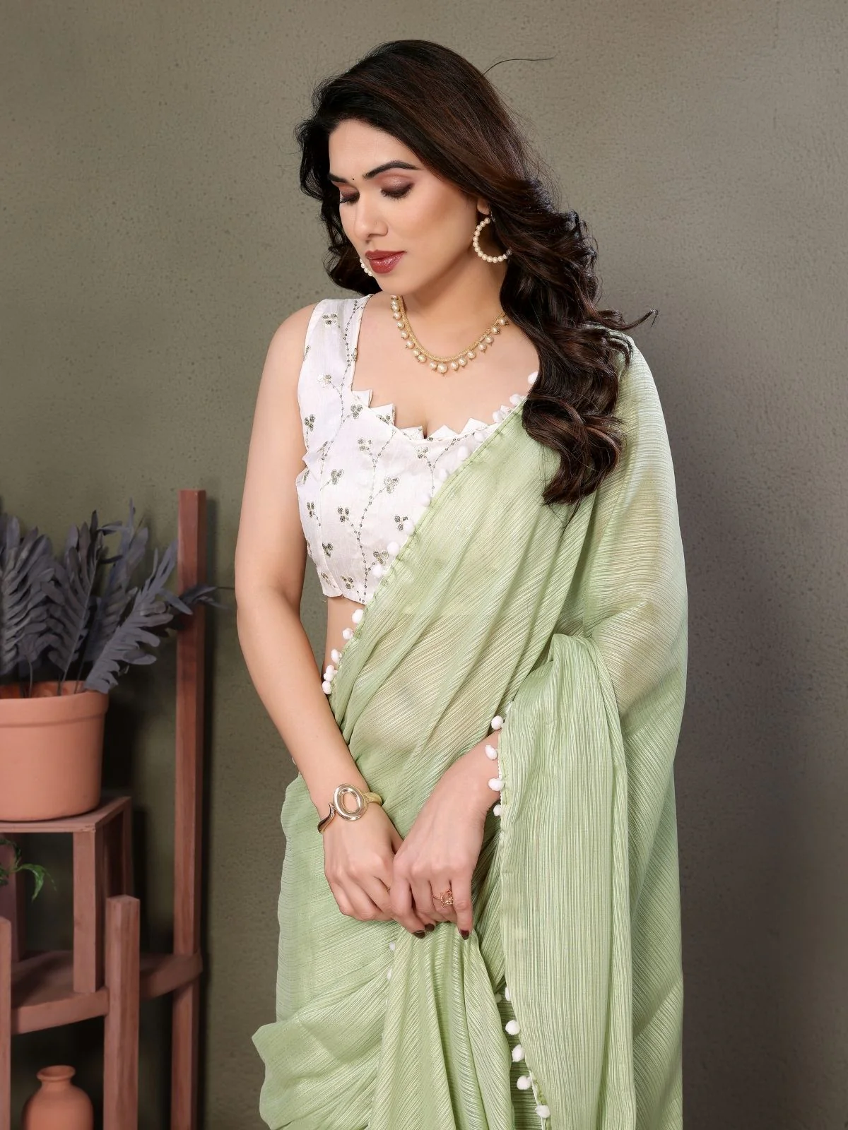 Odette Green Banglori Lace Work Saree With Unstitched Blouse For Women - Image 3