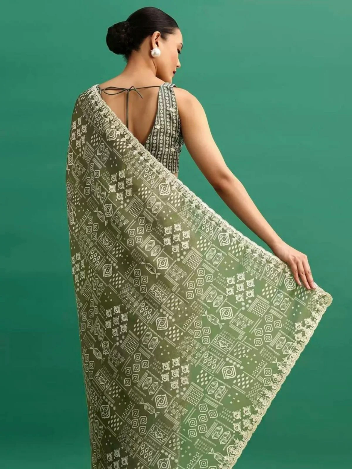 Odette Green Chinon Digital Print Saree For Women - Image 3