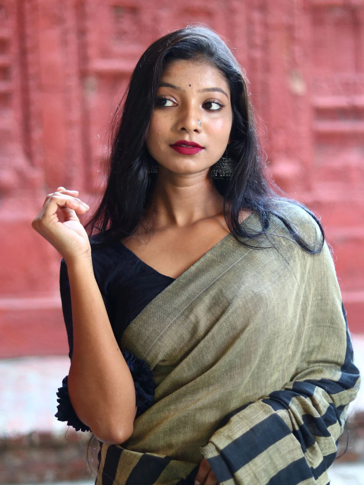 Odette Green Cotton  Saree  With Unstitched Blouse for Women - Image 4