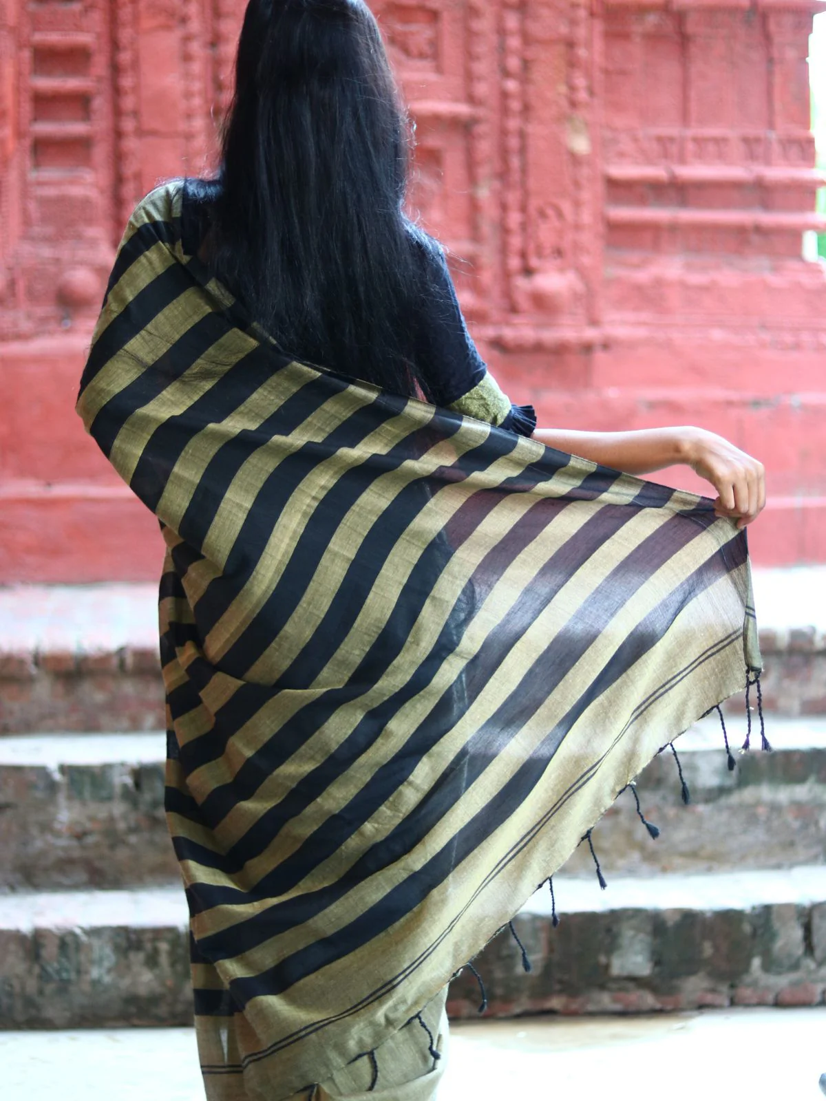 Odette Green Cotton  Saree  With Unstitched Blouse for Women - Image 5