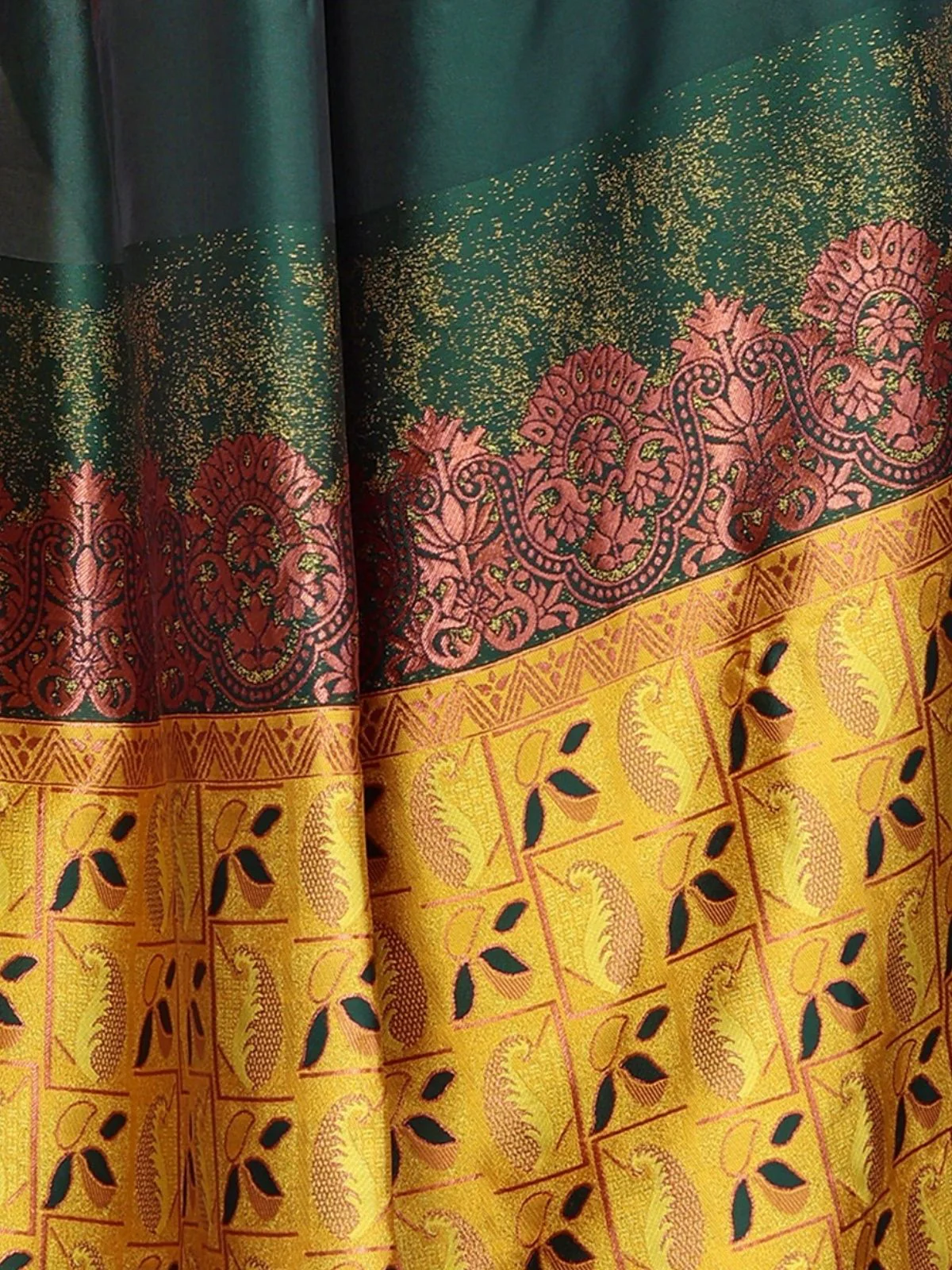 Odette Green Georgette Motif Print Saree For Women - Image 5