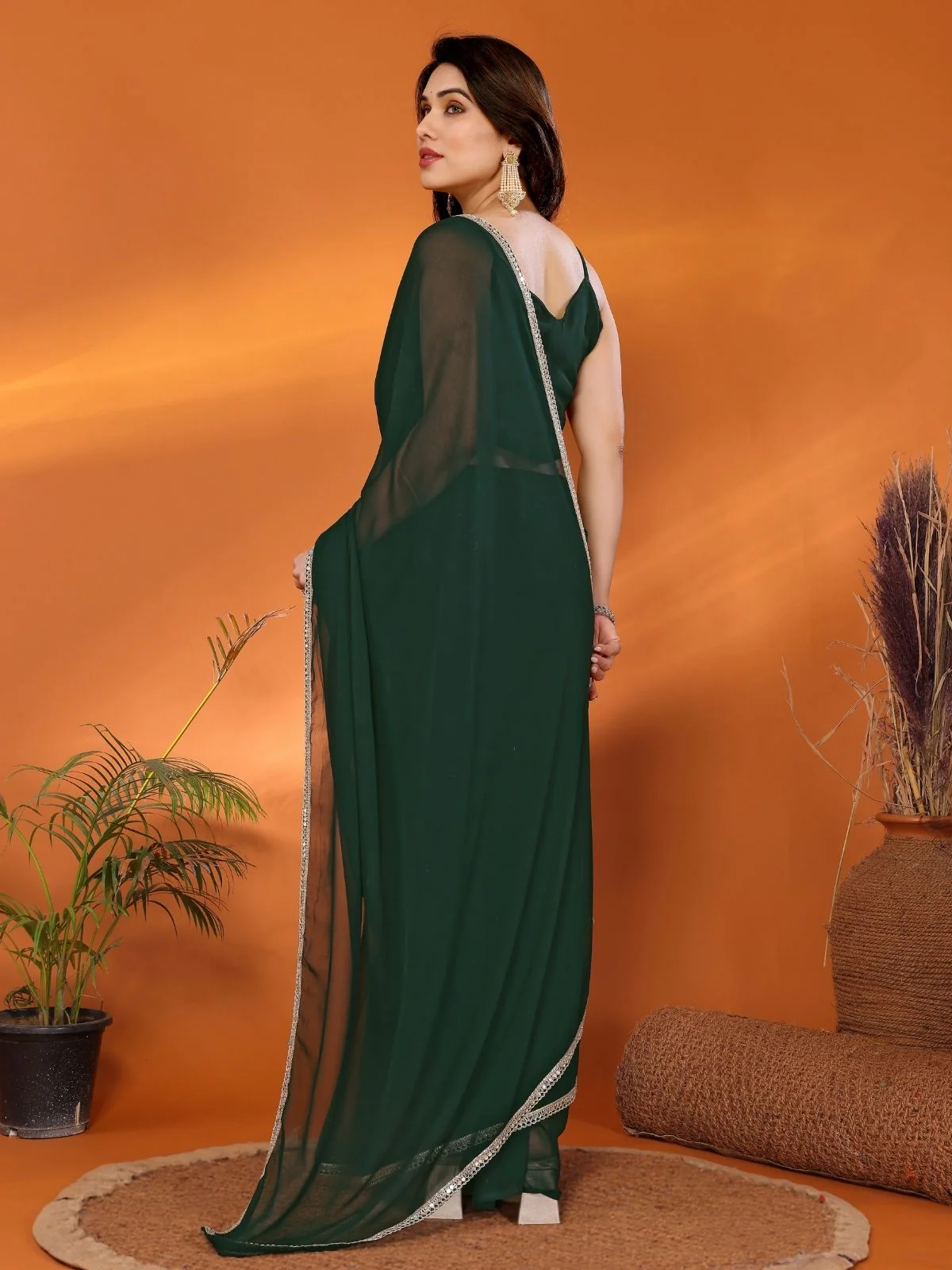 Odette Green Georgette Plain Saree With Unstitched Blouse For Women - Image 4