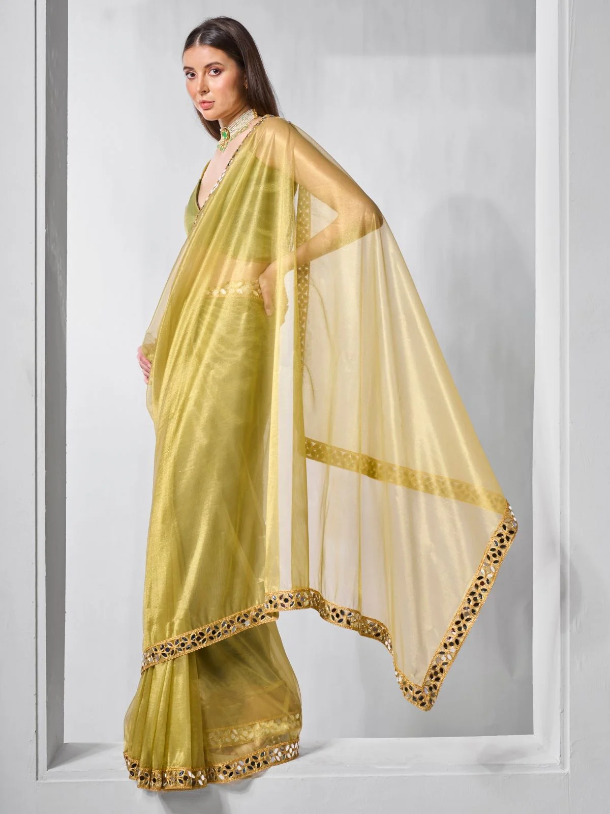 Odette Green Net Solid Saree With Unstitched Blouse For Women - Image 3