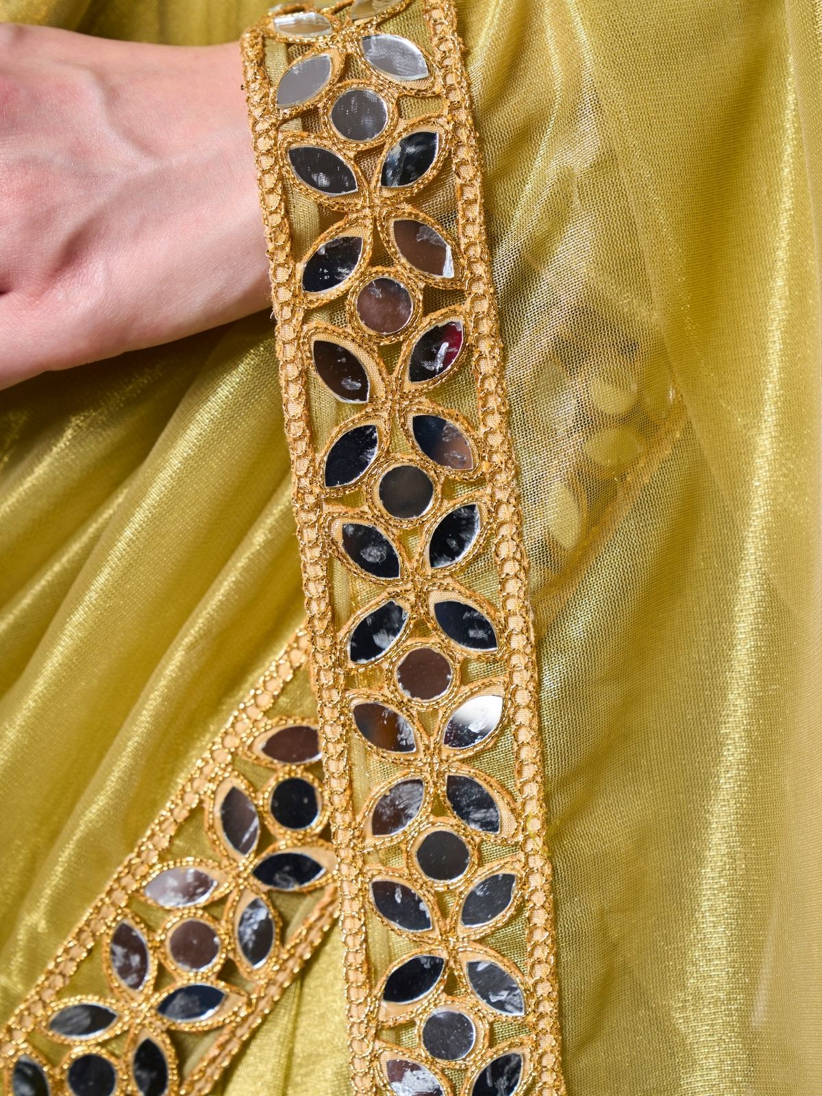 Odette Green Net Solid Saree With Unstitched Blouse For Women - Image 6